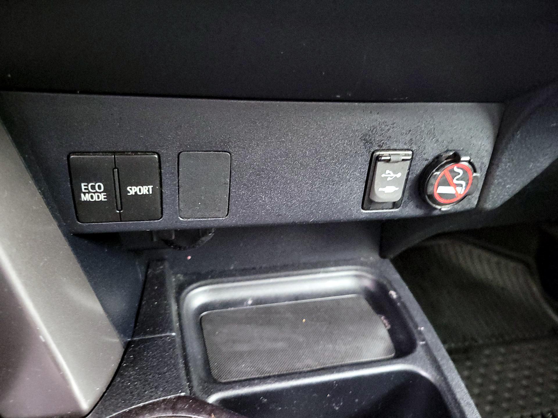 Thumbnail: 2018 Toyota RAV4 - 18