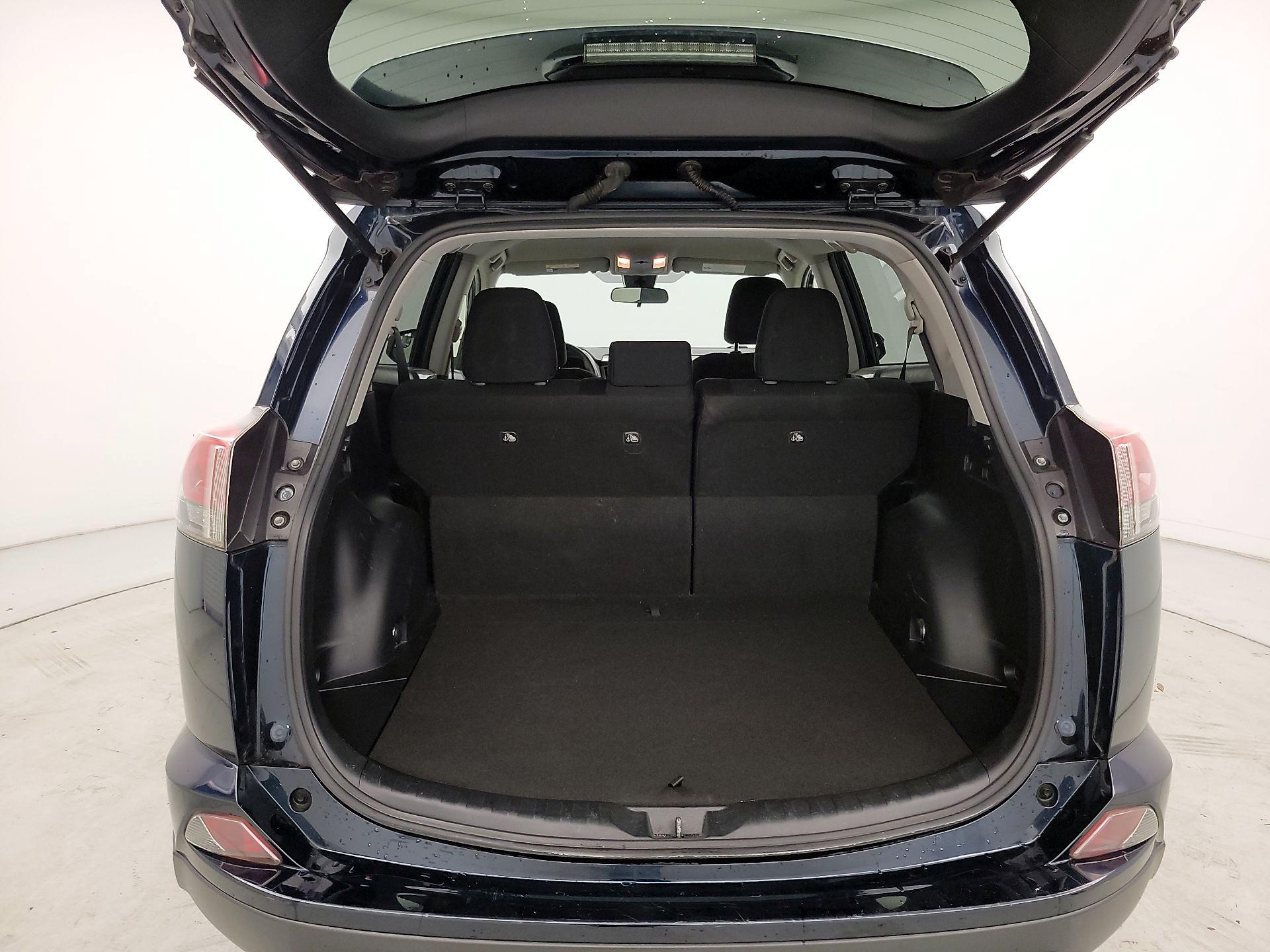 Thumbnail: 2018 Toyota RAV4 - 20