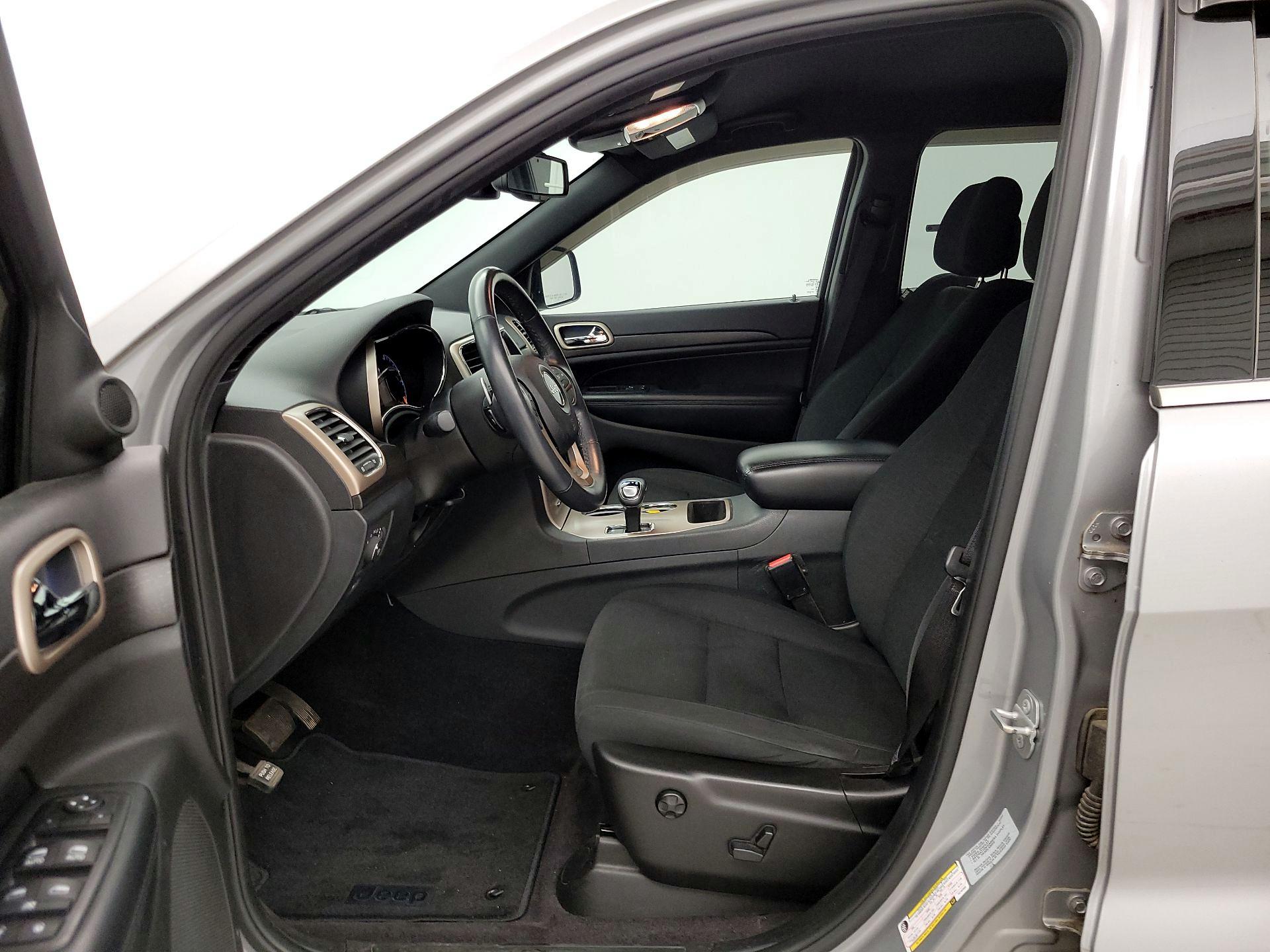 Thumbnail: 2015 Jeep Grand Cherokee - 11