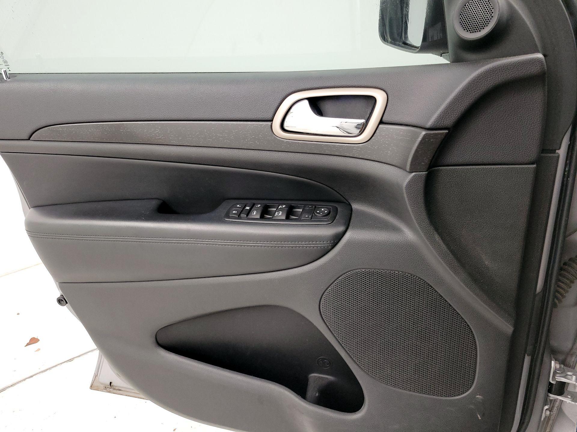 Thumbnail: 2015 Jeep Grand Cherokee - 12