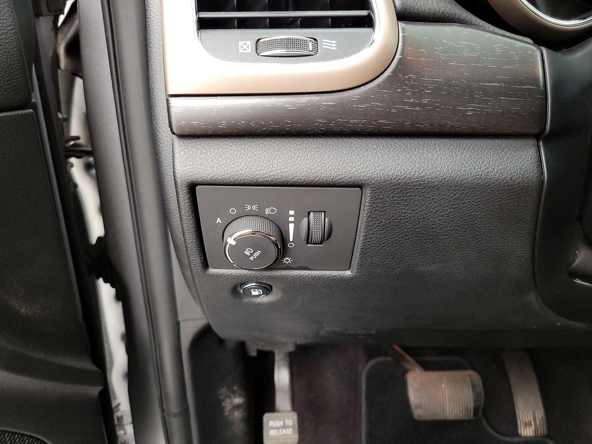 Thumbnail: 2015 Jeep Grand Cherokee - 13