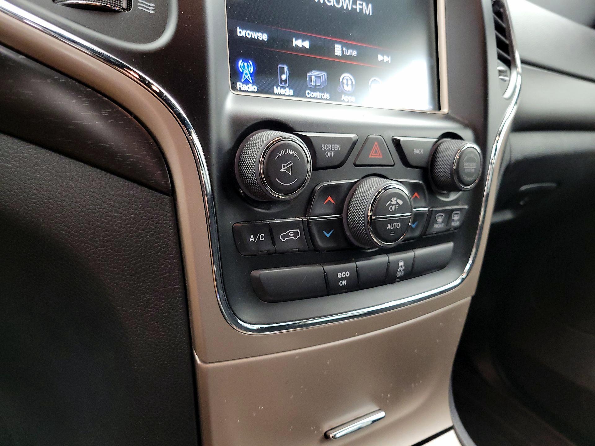 Thumbnail: 2015 Jeep Grand Cherokee - 15