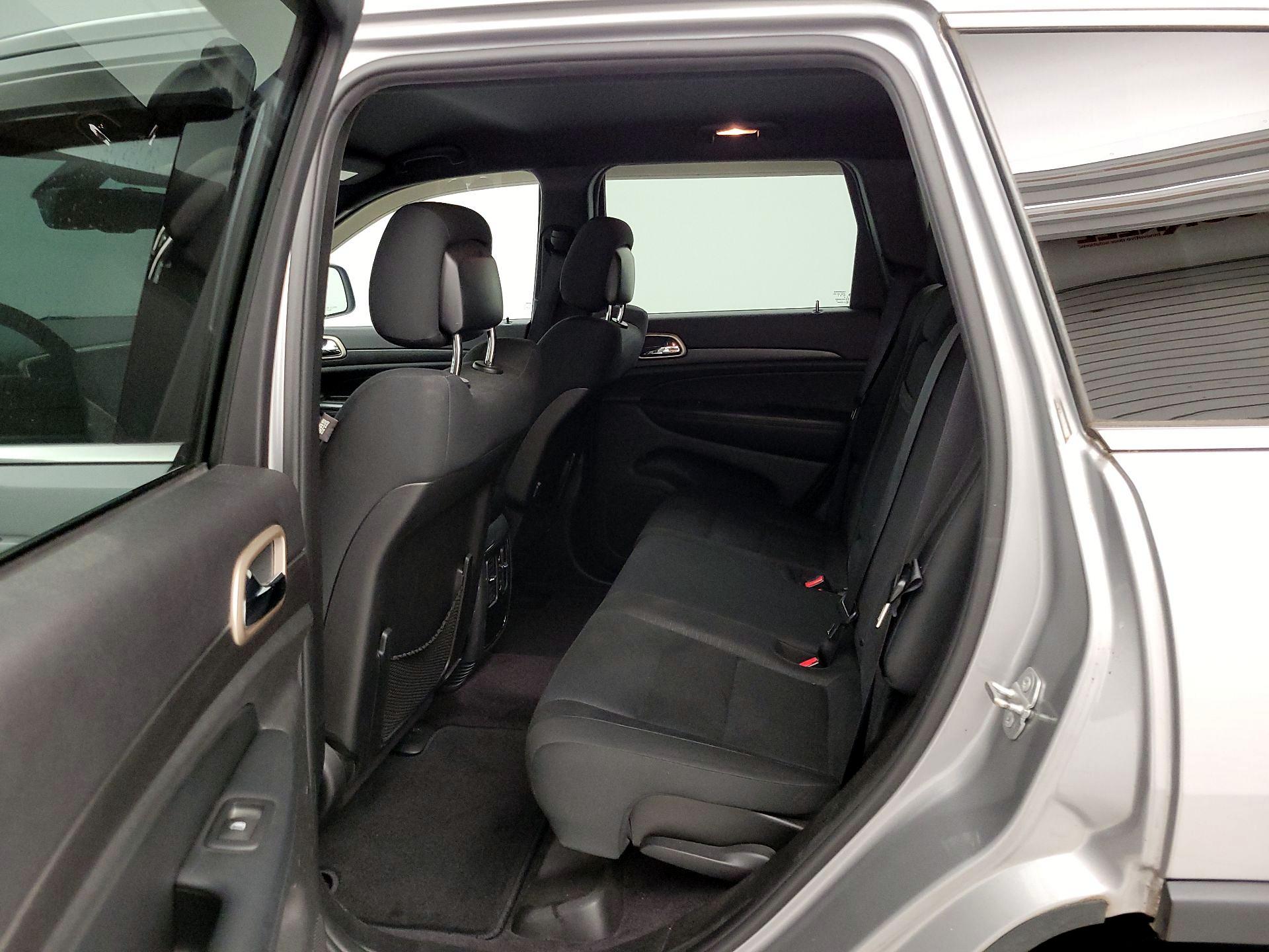 Thumbnail: 2015 Jeep Grand Cherokee - 18