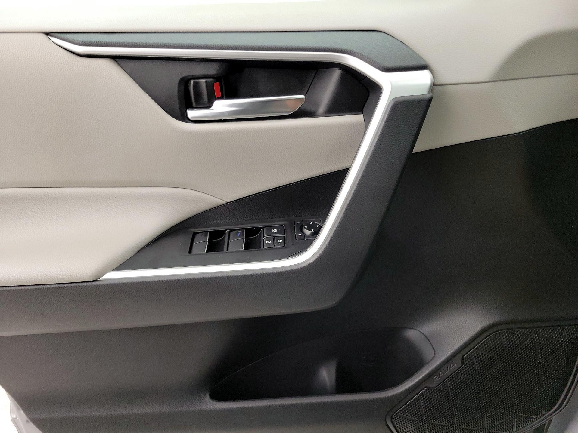 Thumbnail: 2021 Toyota RAV4 - 12