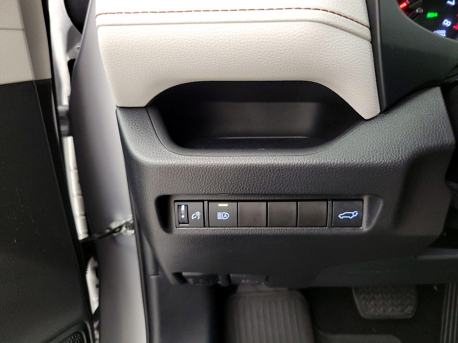 Thumbnail: 2021 Toyota RAV4 - 13