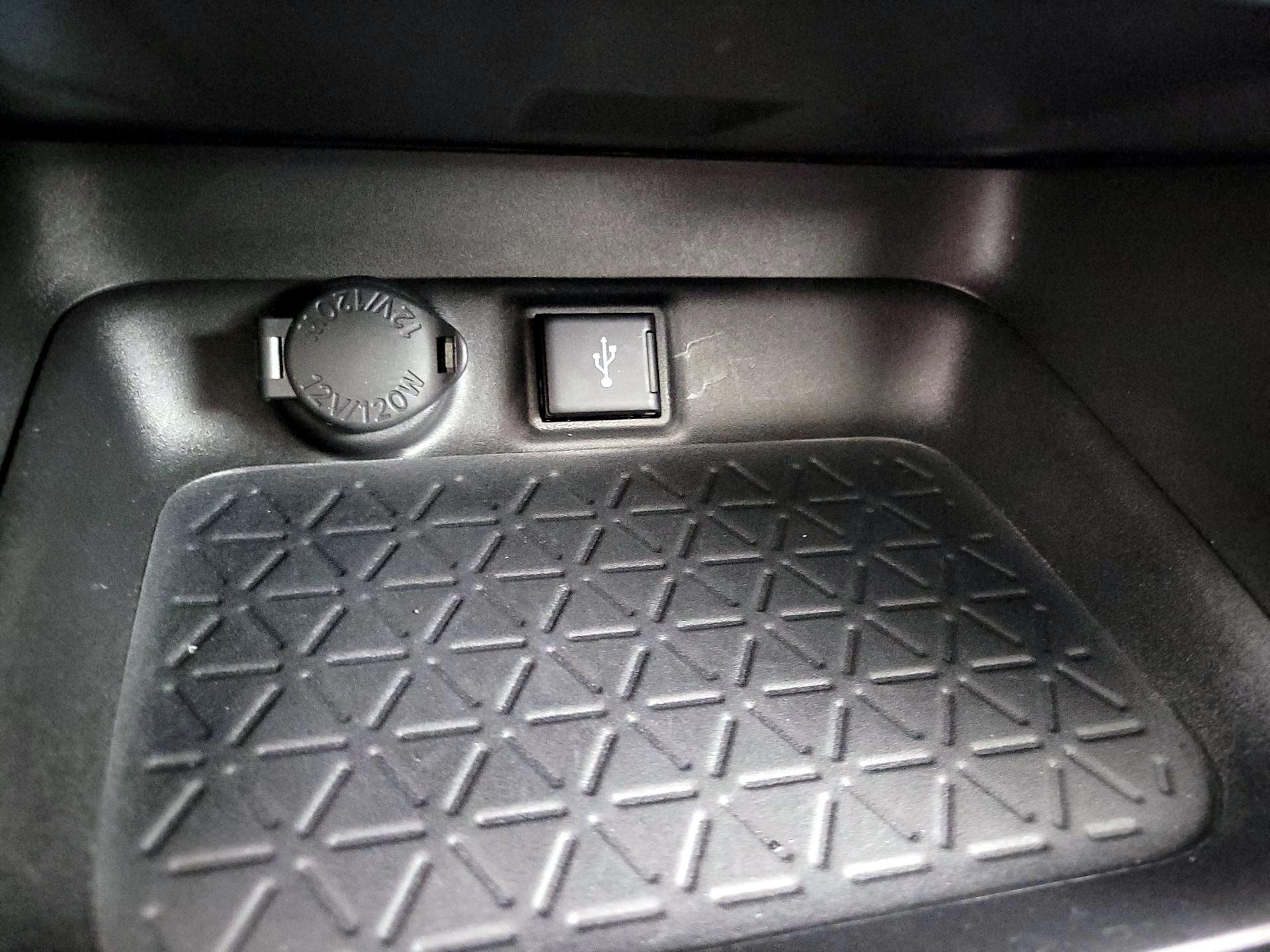 Thumbnail: 2021 Toyota RAV4 - 18