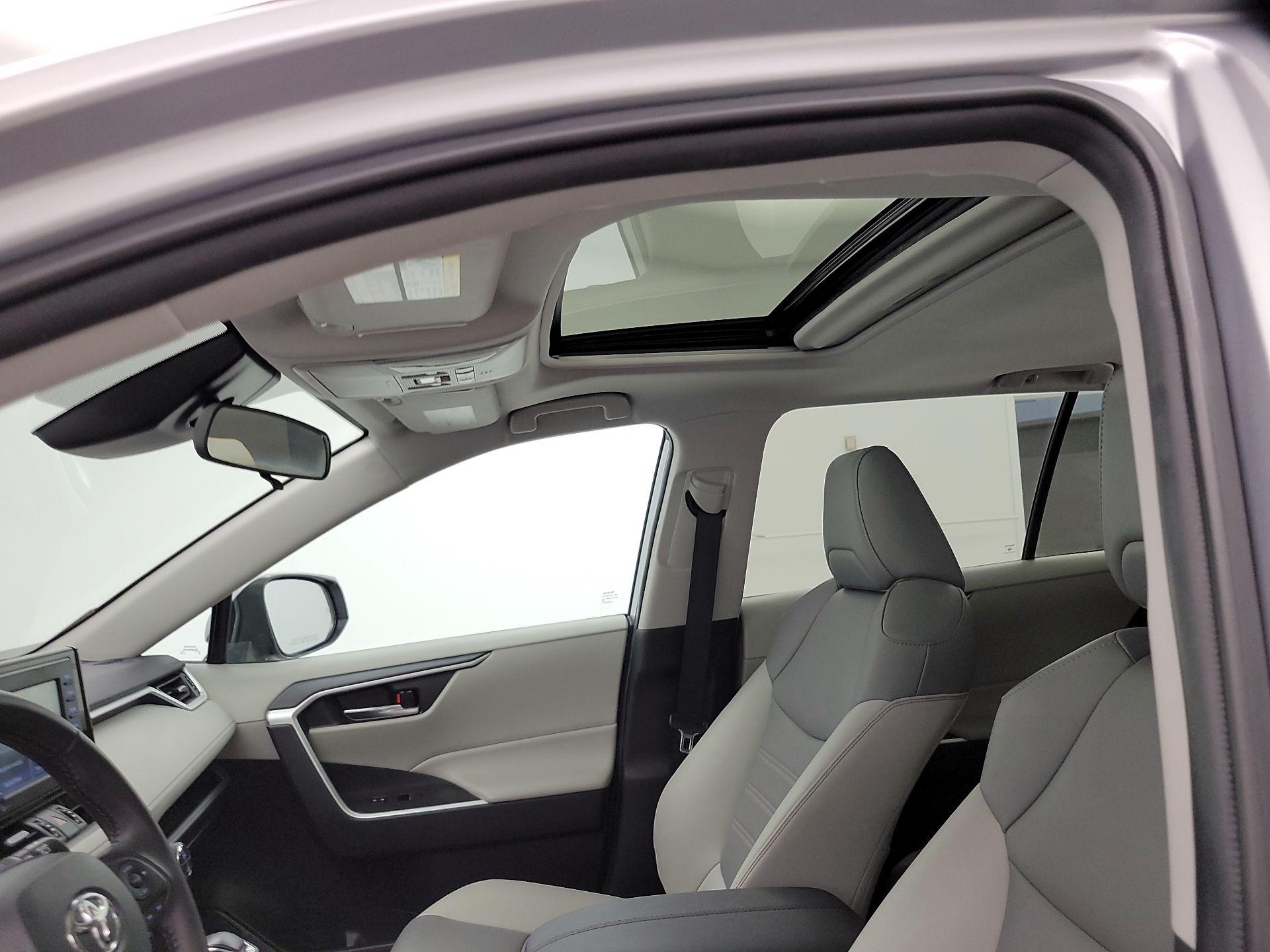 Thumbnail: 2021 Toyota RAV4 - 19