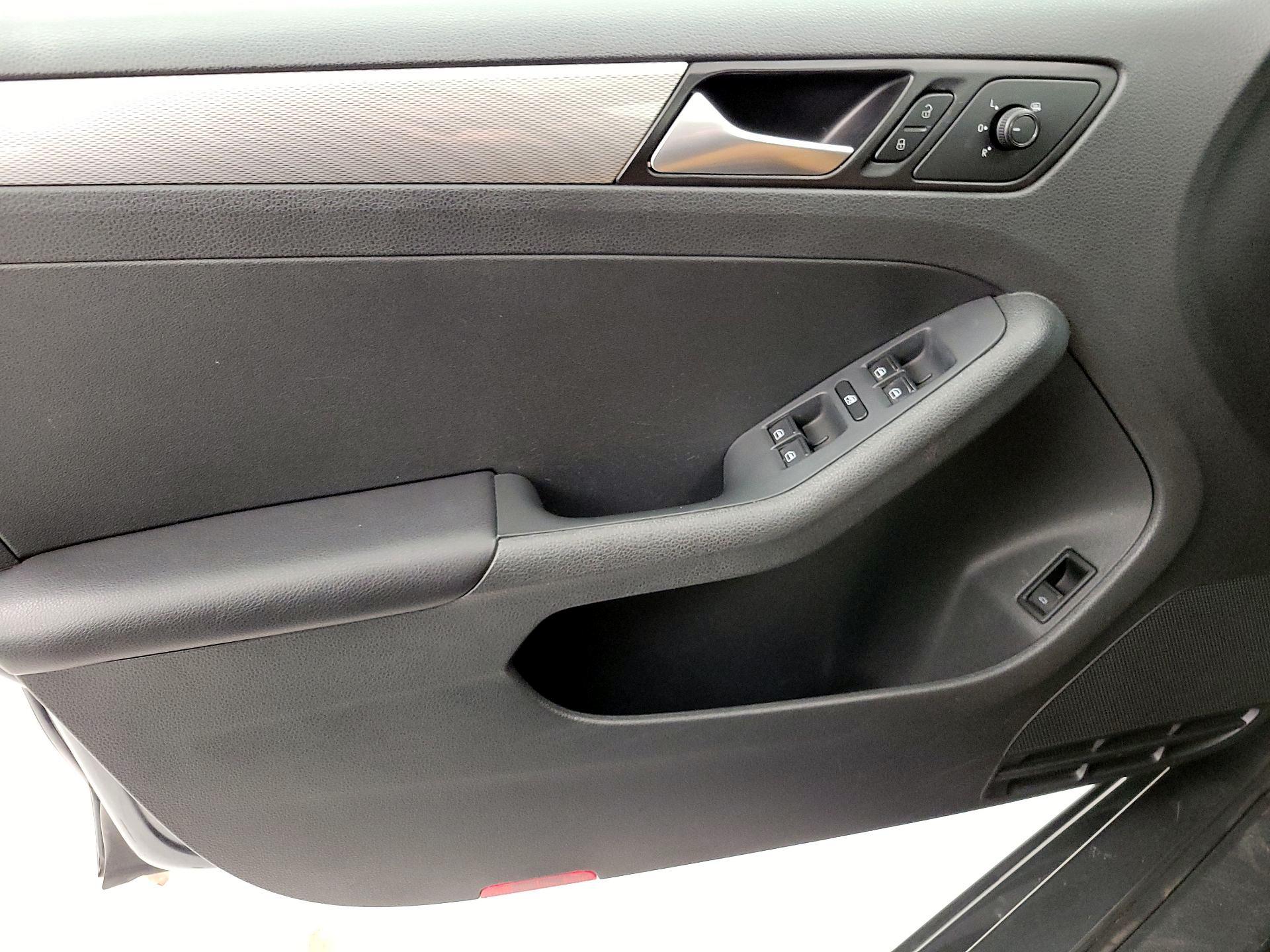 Thumbnail: 2018 Volkswagen Jetta - 12