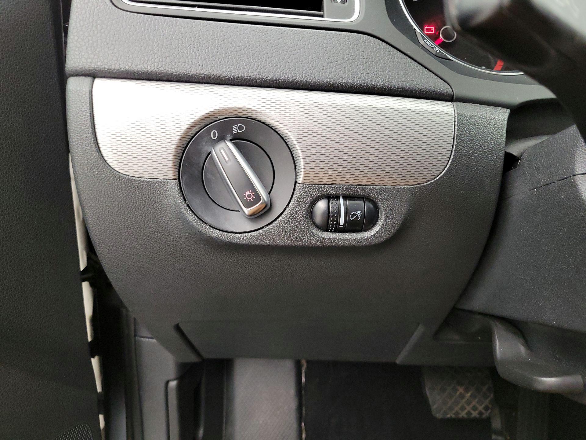 Thumbnail: 2018 Volkswagen Jetta - 13