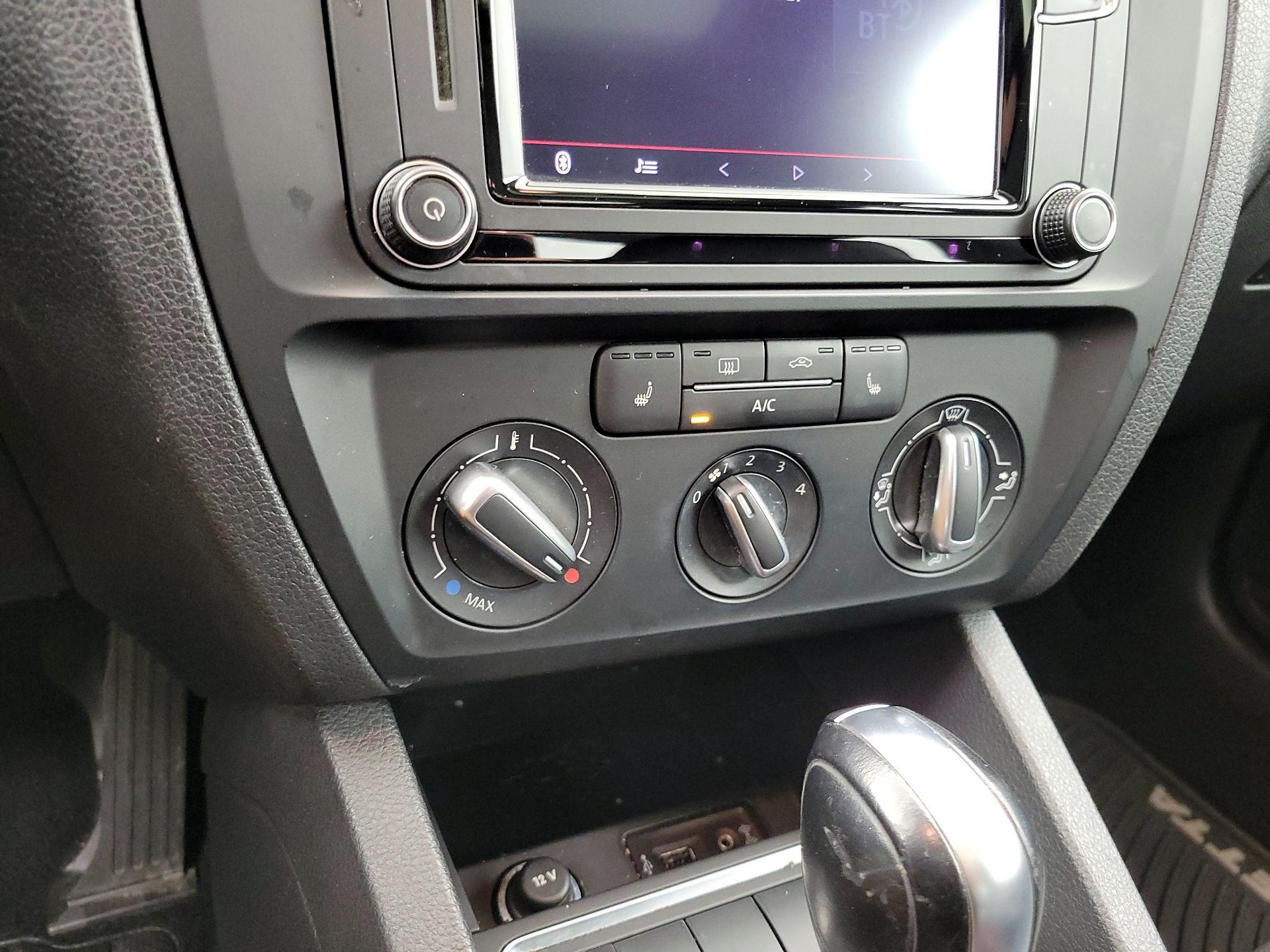 Thumbnail: 2018 Volkswagen Jetta - 16