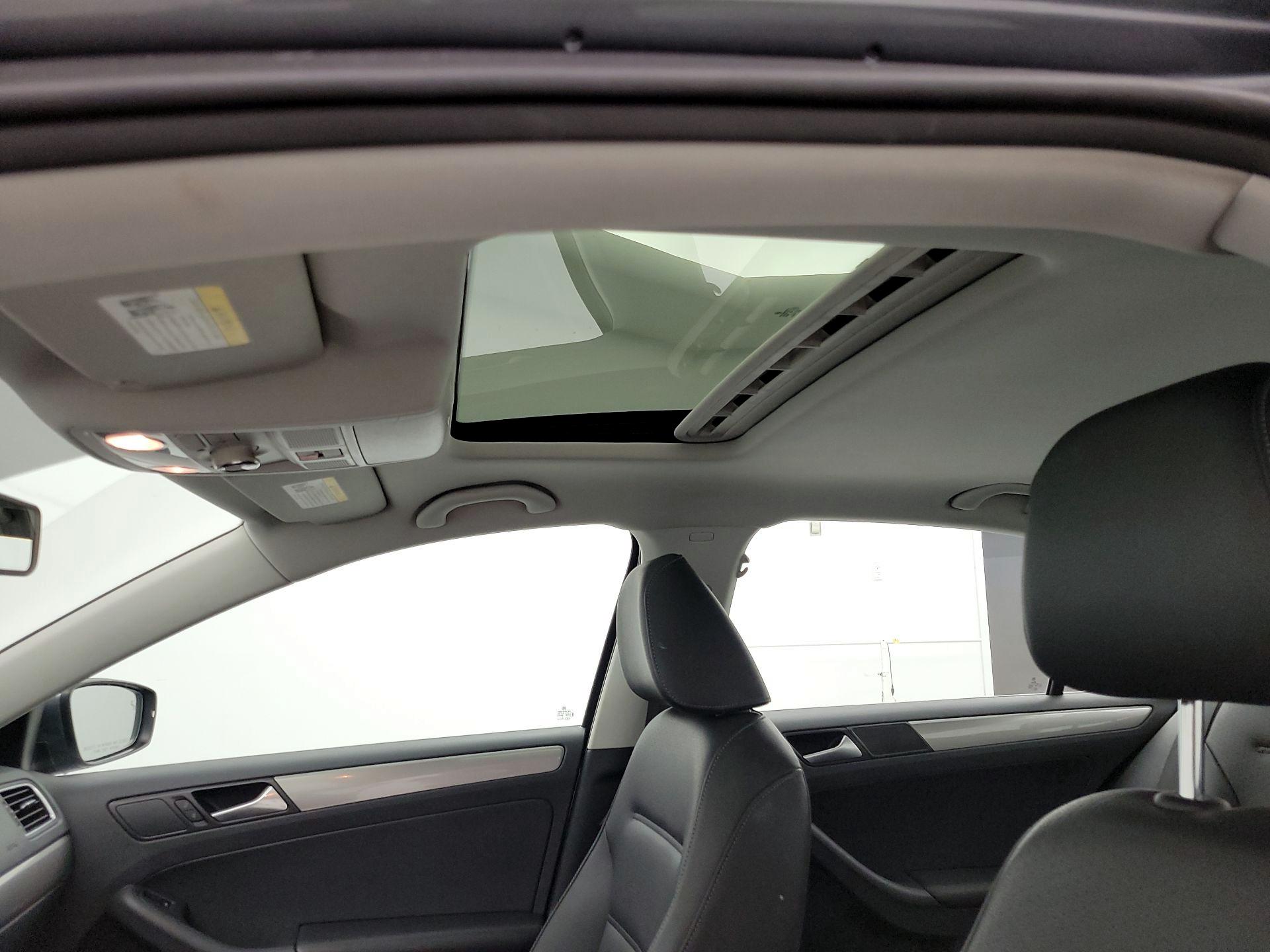 Thumbnail: 2018 Volkswagen Jetta - 19