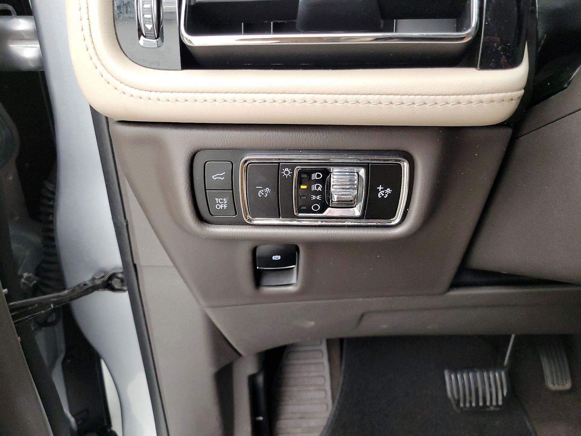 Thumbnail: 2023 Lincoln Nautilus - 13