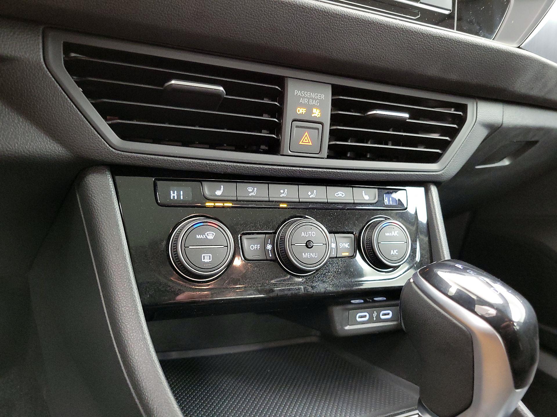 Thumbnail: 2024 Volkswagen Jetta - 16