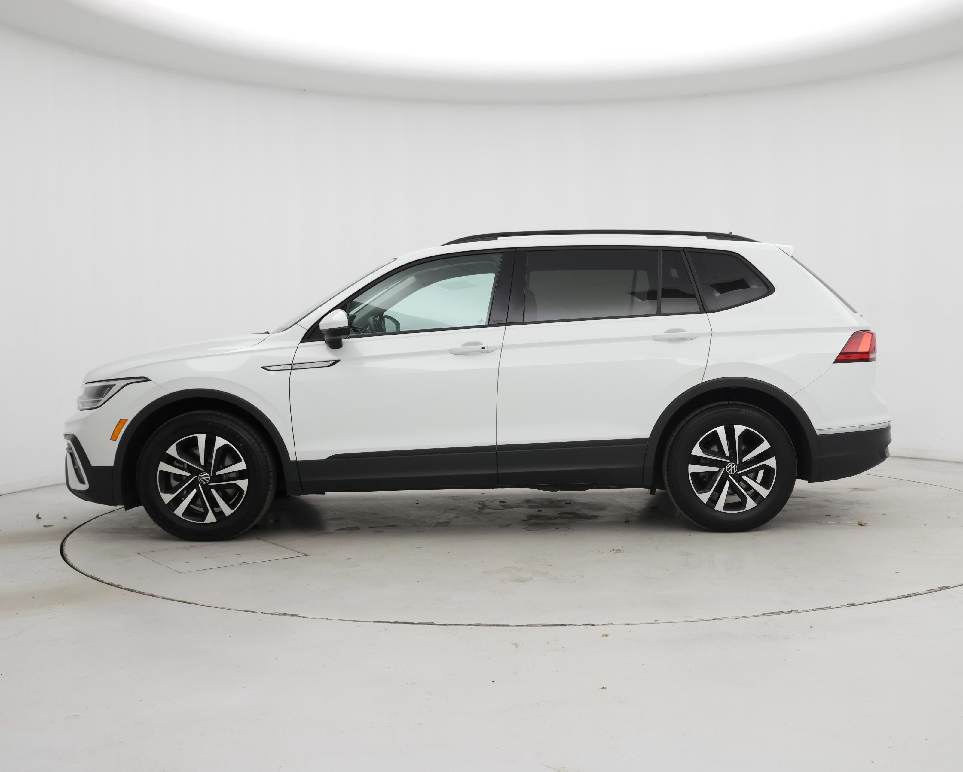 Thumbnail: 2024 Volkswagen Tiguan - 3