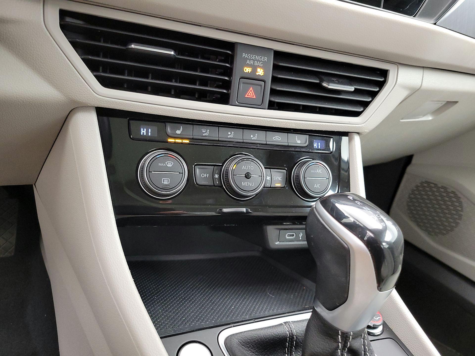 Thumbnail: 2023 Volkswagen Jetta - 16