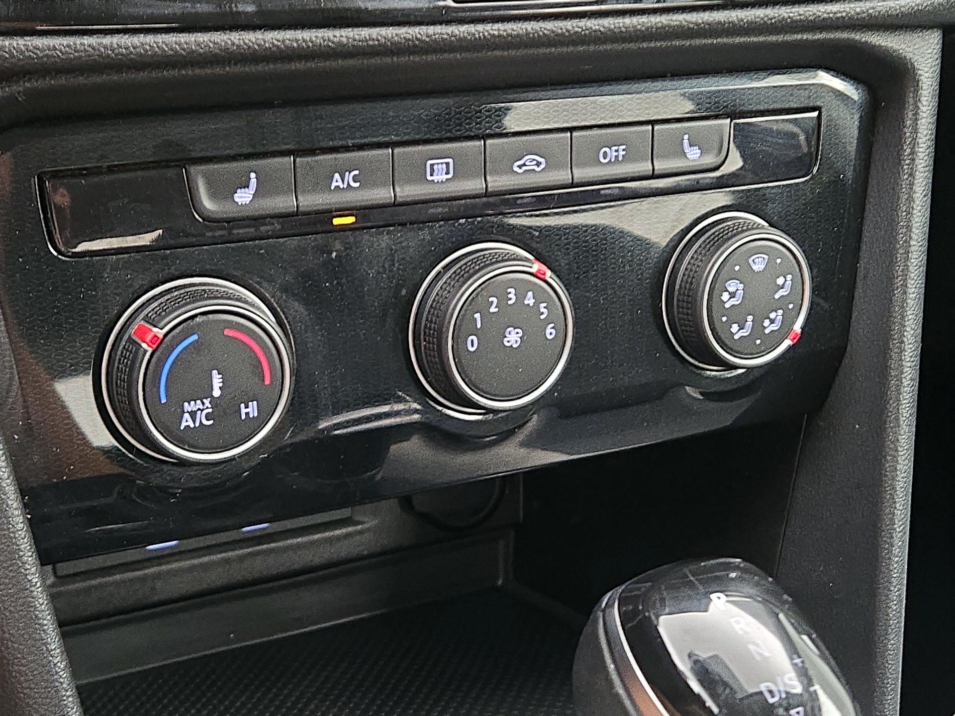 Thumbnail: 2025 Volkswagen Taos - 16