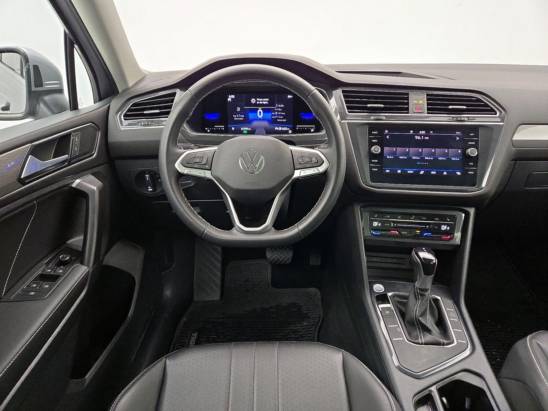 Thumbnail: 2023 Volkswagen Tiguan - 10