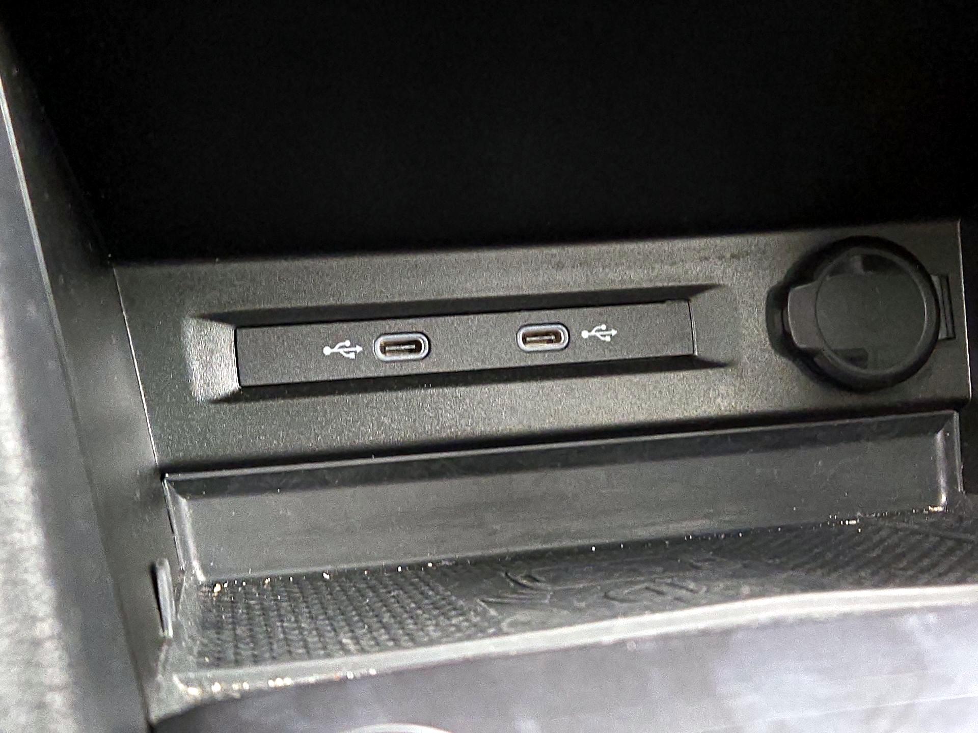 Thumbnail: 2023 Volkswagen Tiguan - 18