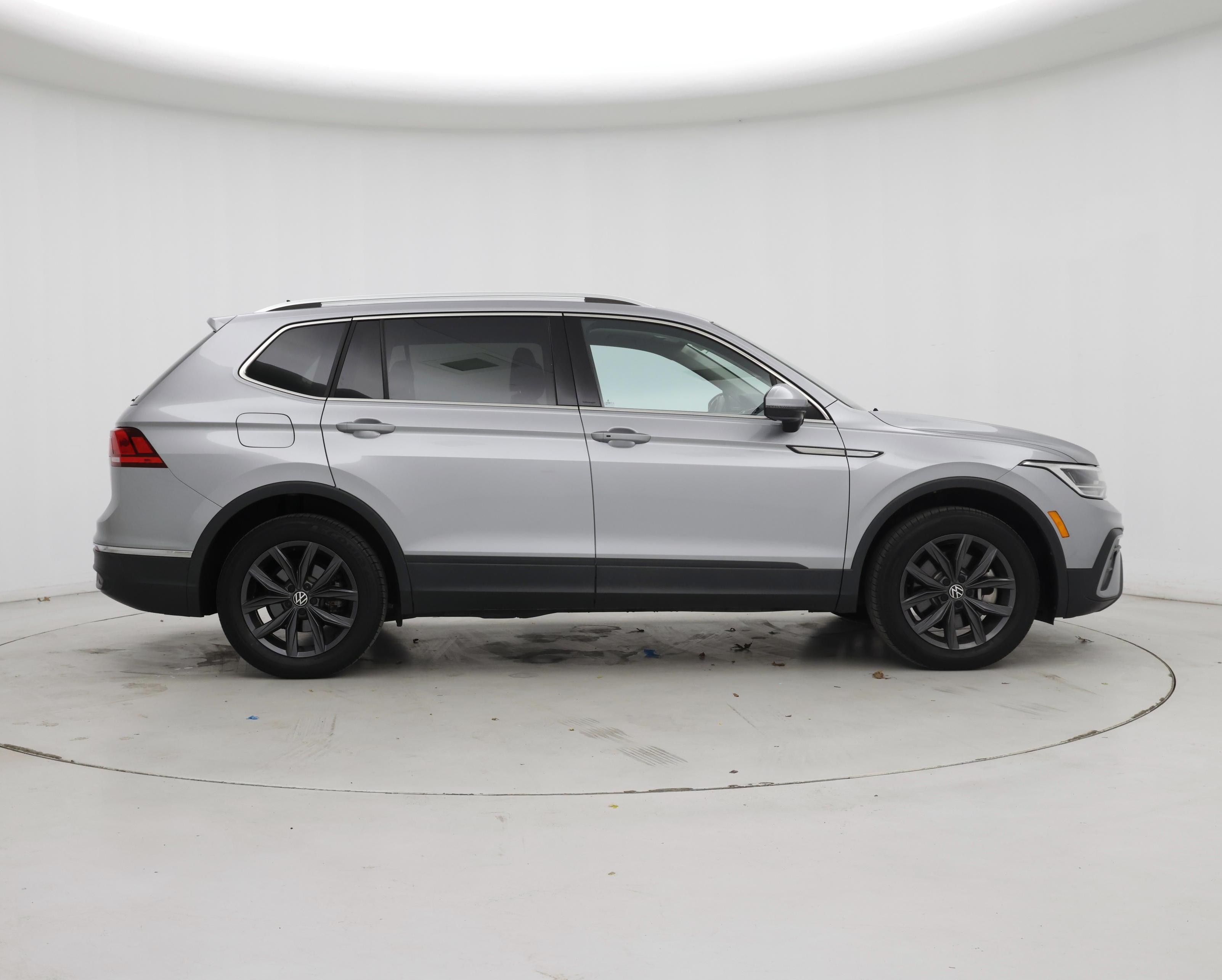 Thumbnail: 2023 Volkswagen Tiguan - 7