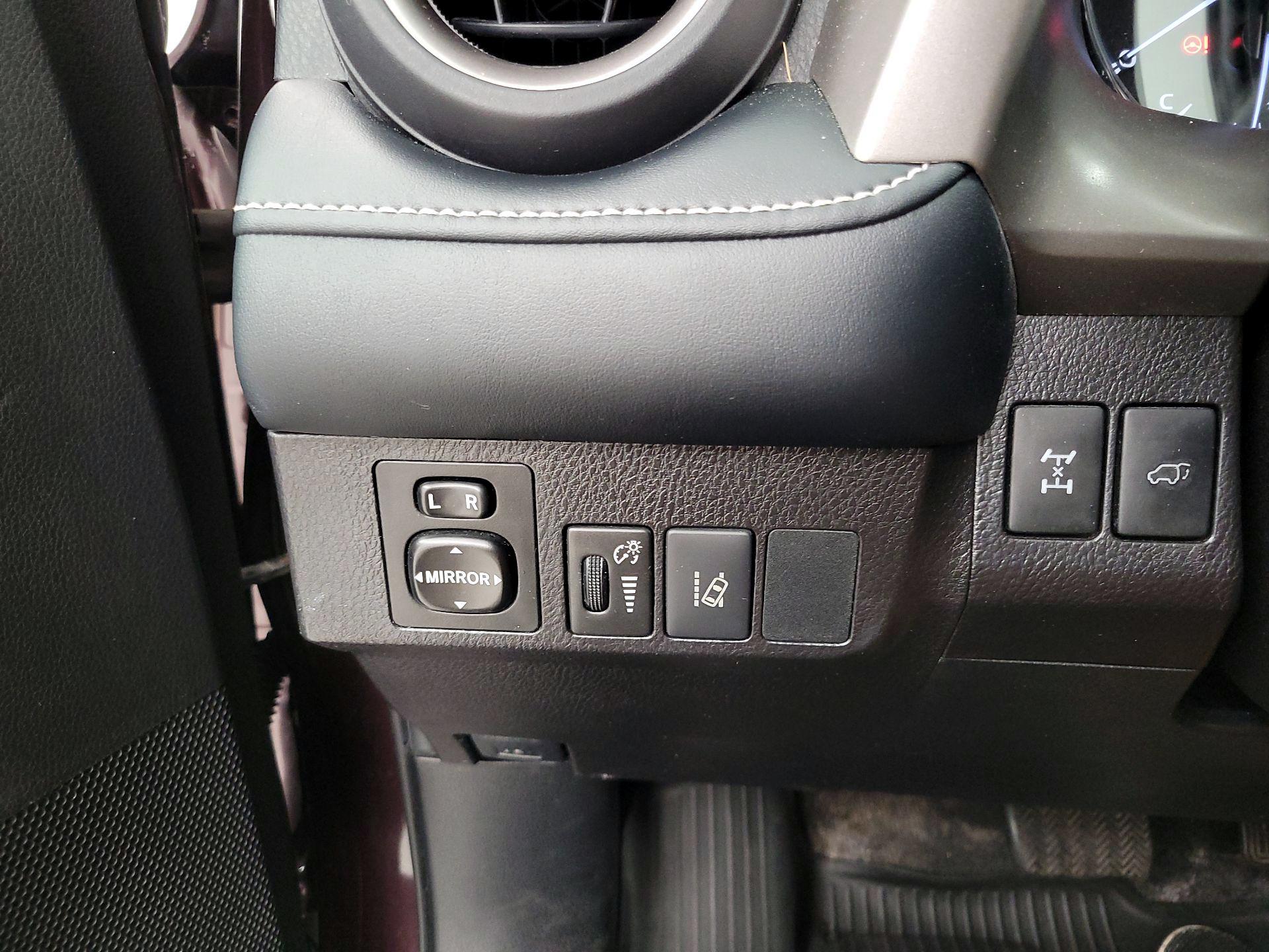 Thumbnail: 2018 Toyota RAV4 - 13