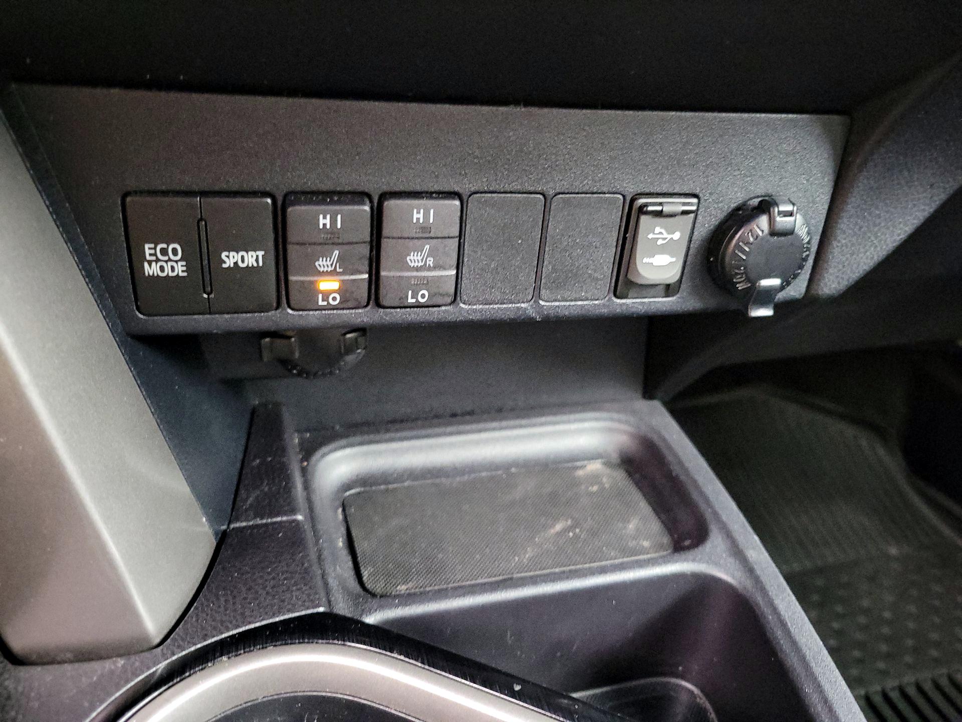 Thumbnail: 2018 Toyota RAV4 - 19