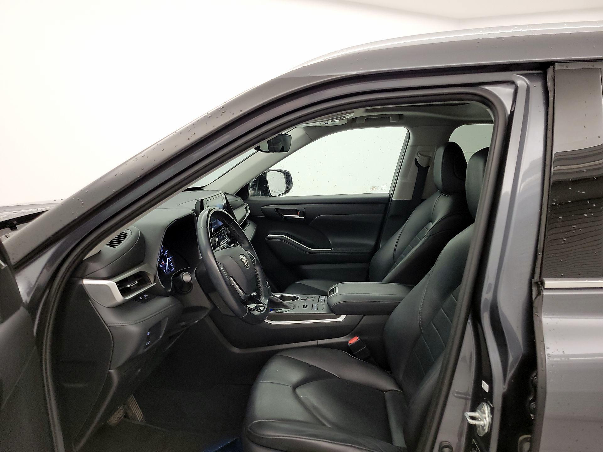 Thumbnail: 2020 Toyota Highlander - 11