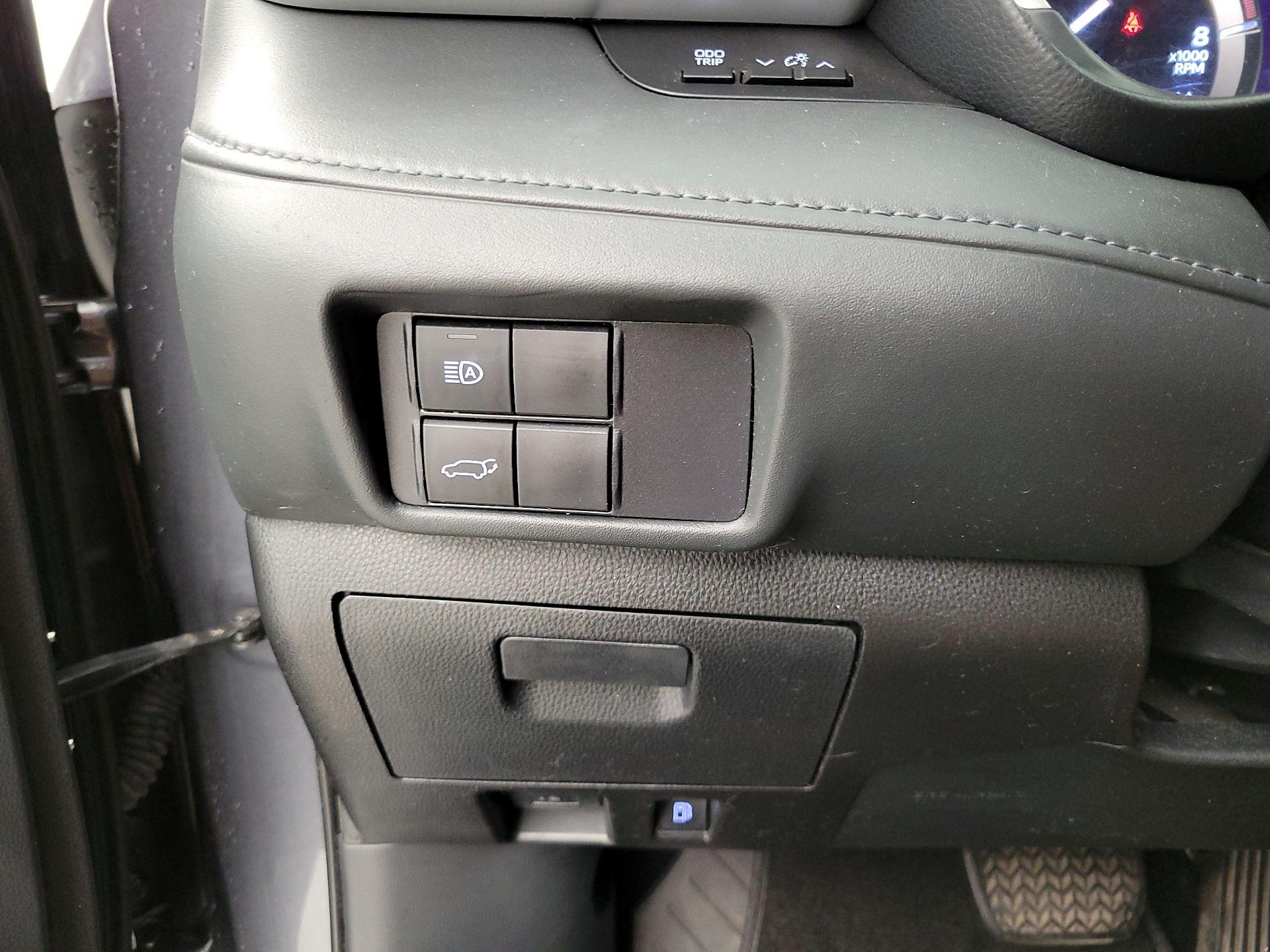 Thumbnail: 2020 Toyota Highlander - 13