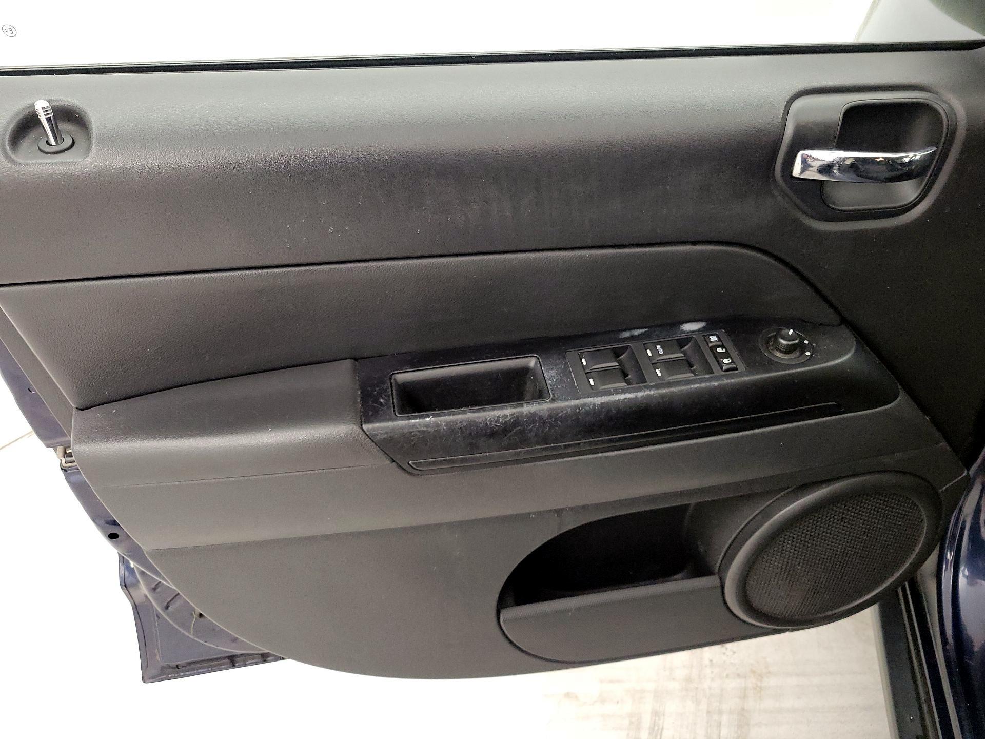 Thumbnail: 2015 Jeep Compass - 12