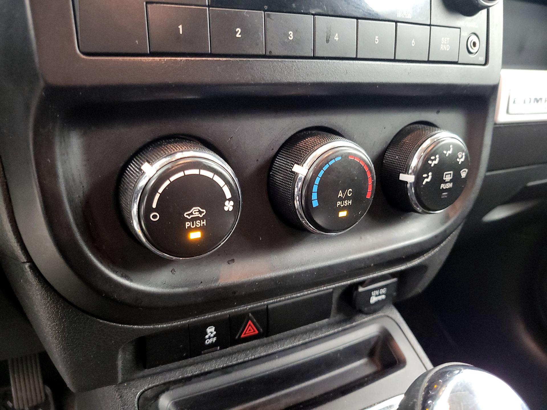 Thumbnail: 2015 Jeep Compass - 15