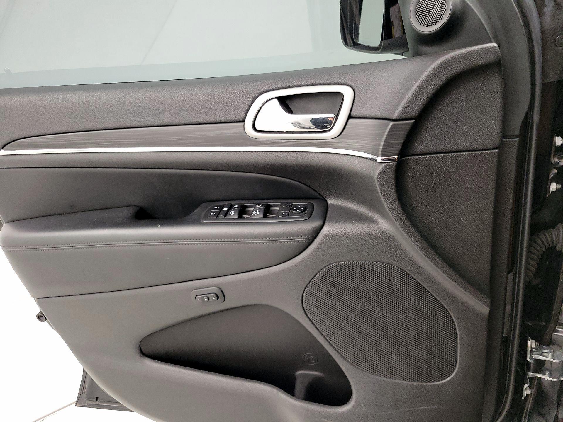 Thumbnail: 2019 Jeep Grand Cherokee - 12