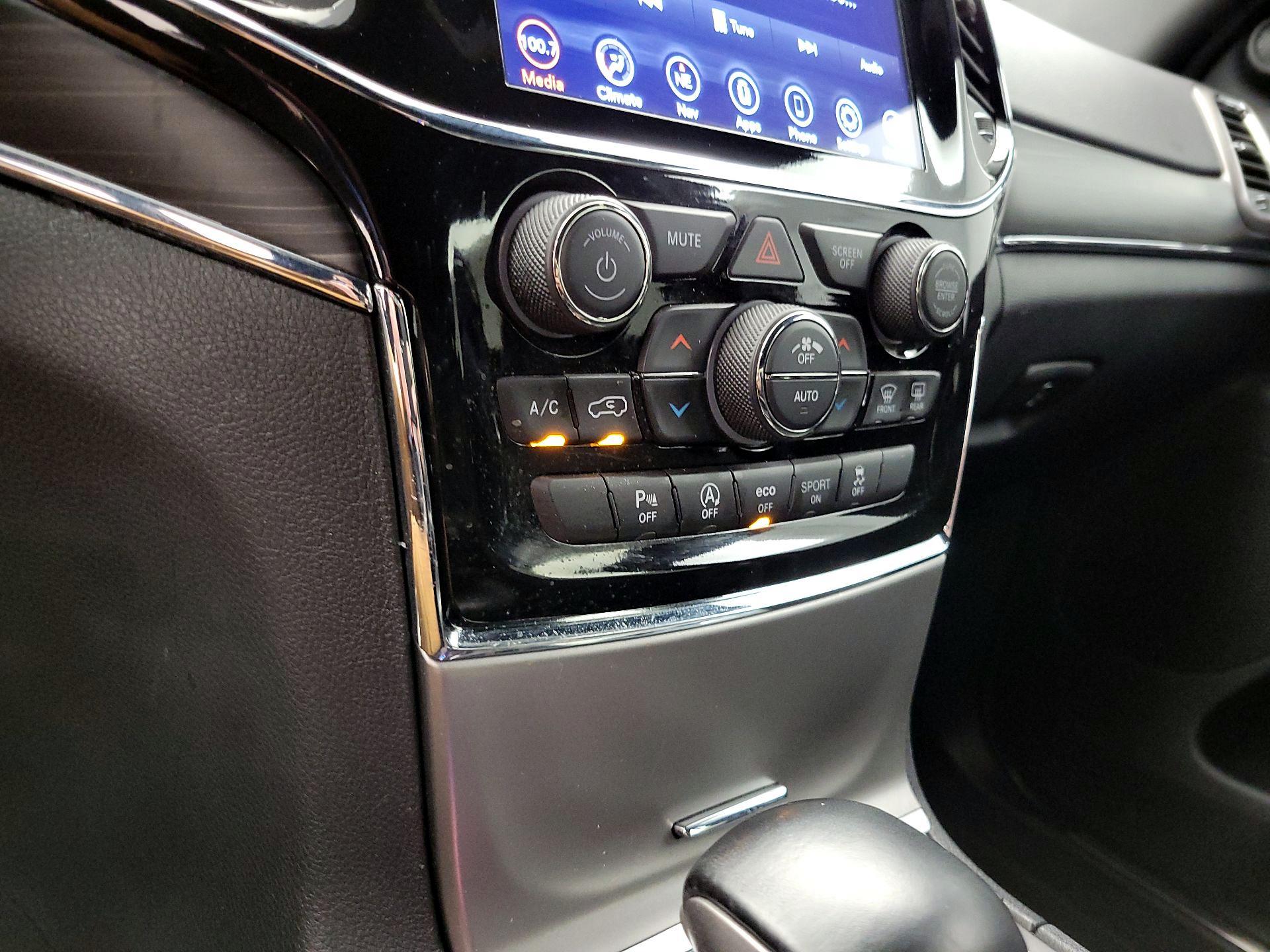 Thumbnail: 2019 Jeep Grand Cherokee - 17