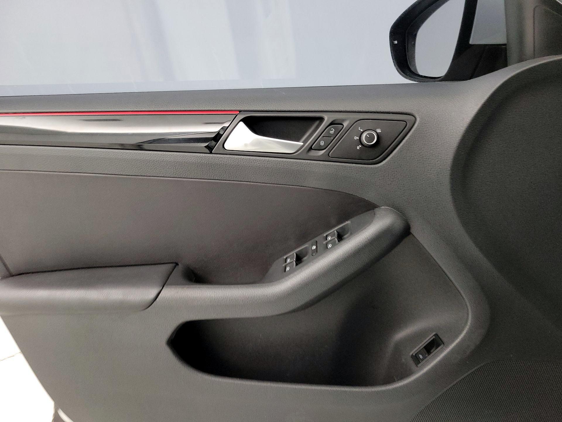 Thumbnail: 2017 Volkswagen Jetta - 12