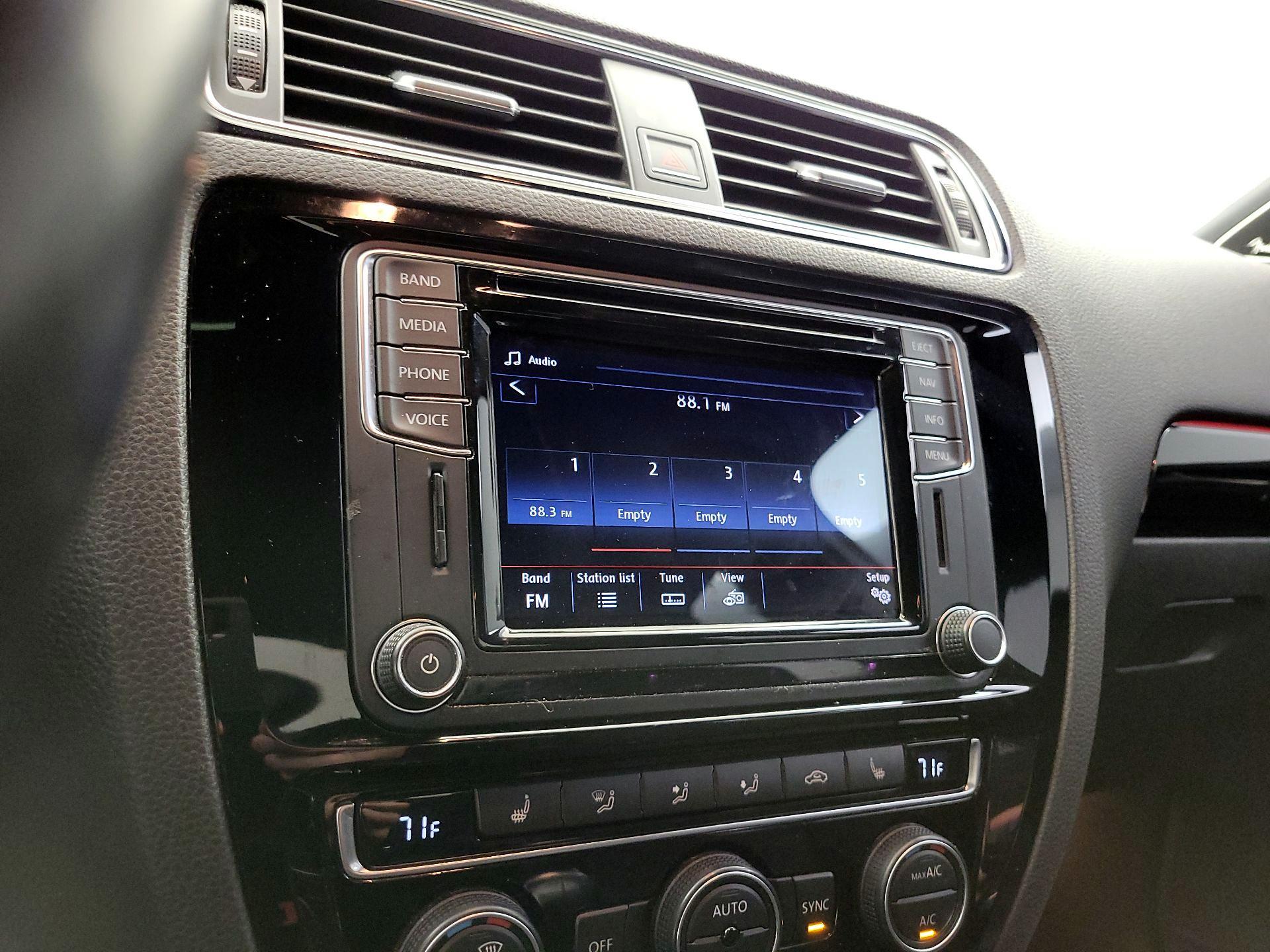 Thumbnail: 2017 Volkswagen Jetta - 16