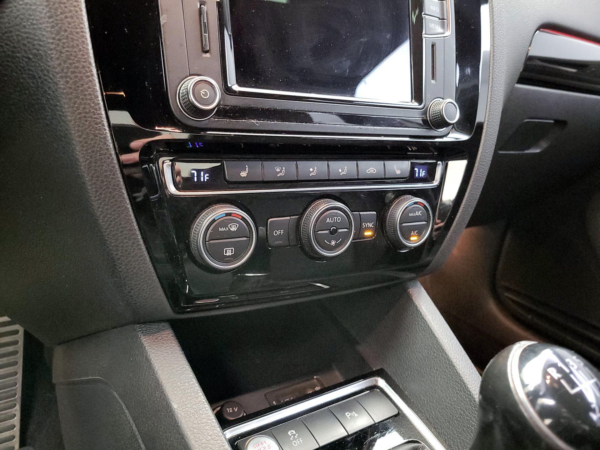 Thumbnail: 2017 Volkswagen Jetta - 17