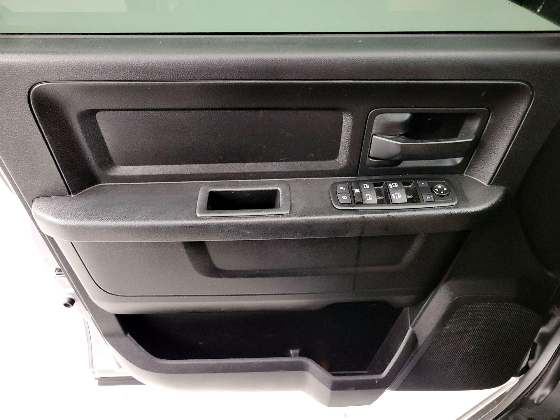 Thumbnail: 2019 RAM 1500 Classic - 12