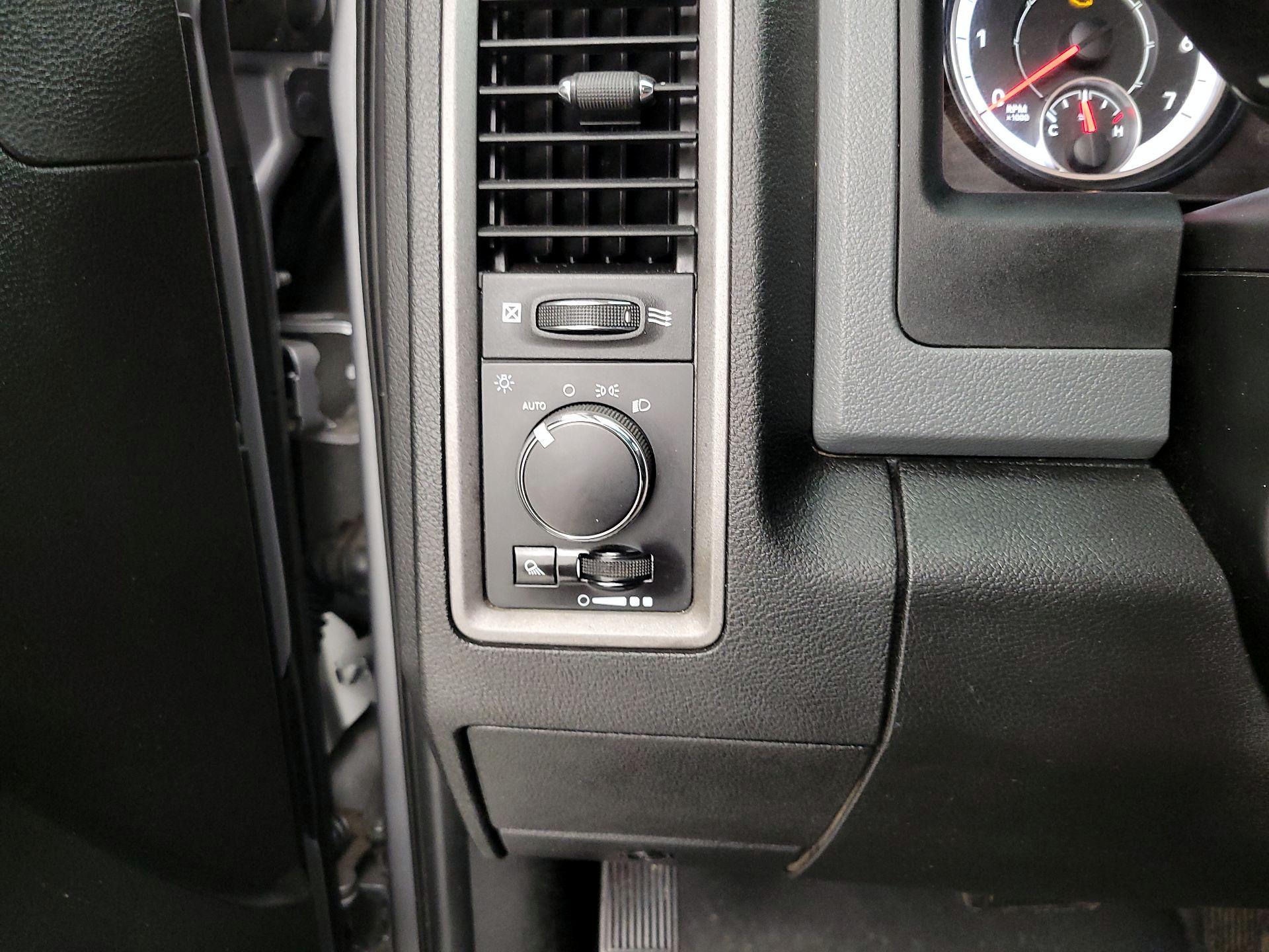 Thumbnail: 2019 RAM 1500 Classic - 13