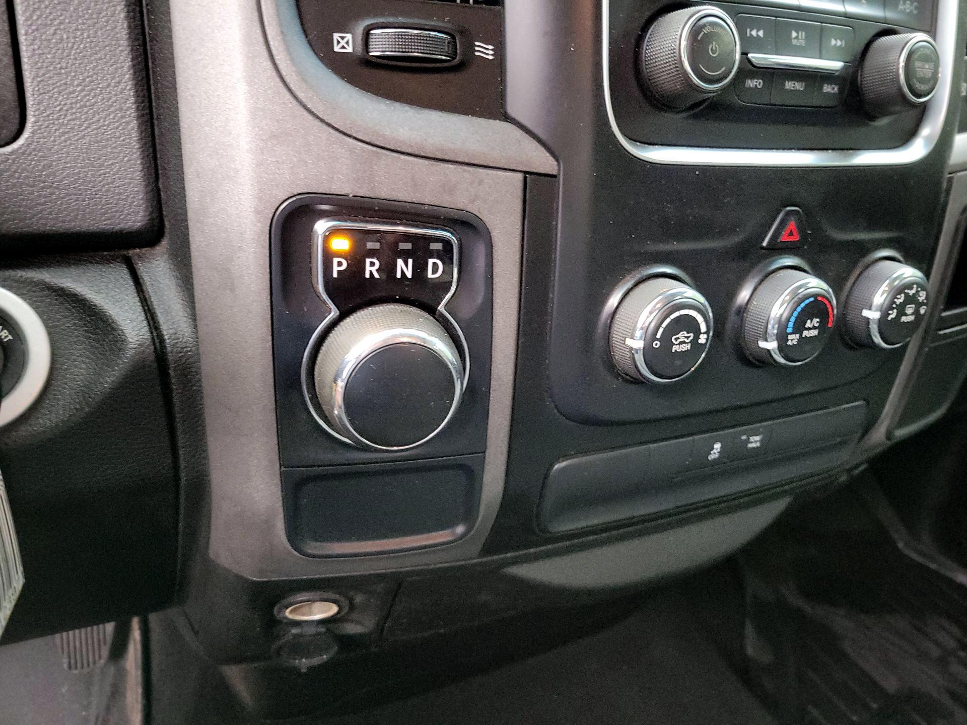 Thumbnail: 2019 RAM 1500 Classic - 16