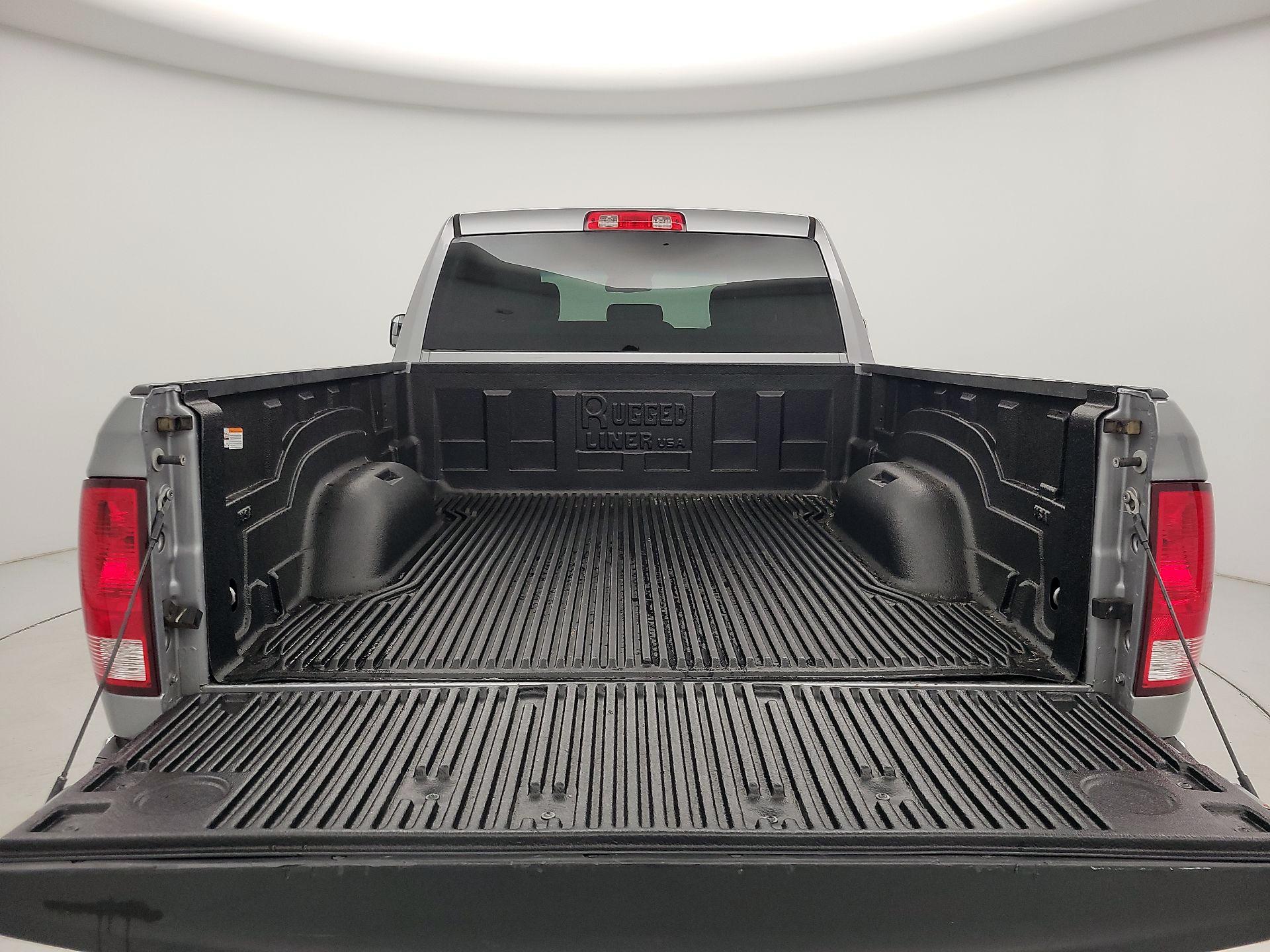 Thumbnail: 2019 RAM 1500 Classic - 19