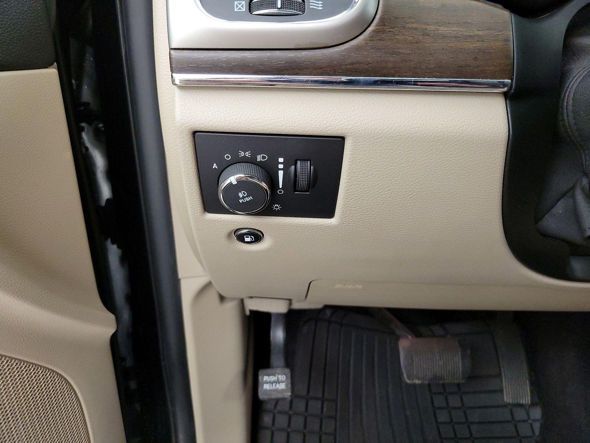 Thumbnail: 2016 Jeep Grand Cherokee - 13