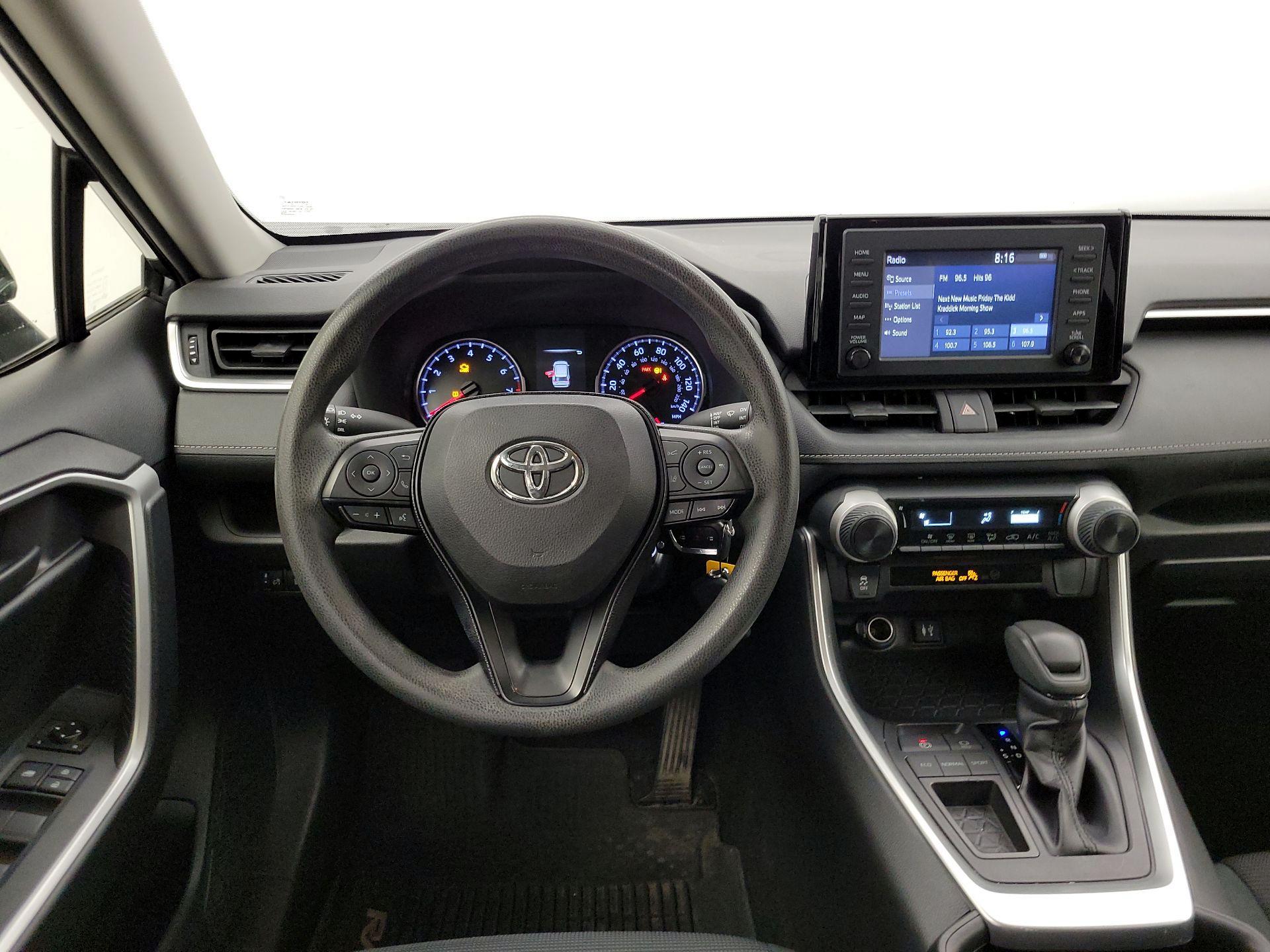 Thumbnail: 2019 Toyota RAV4 - 10