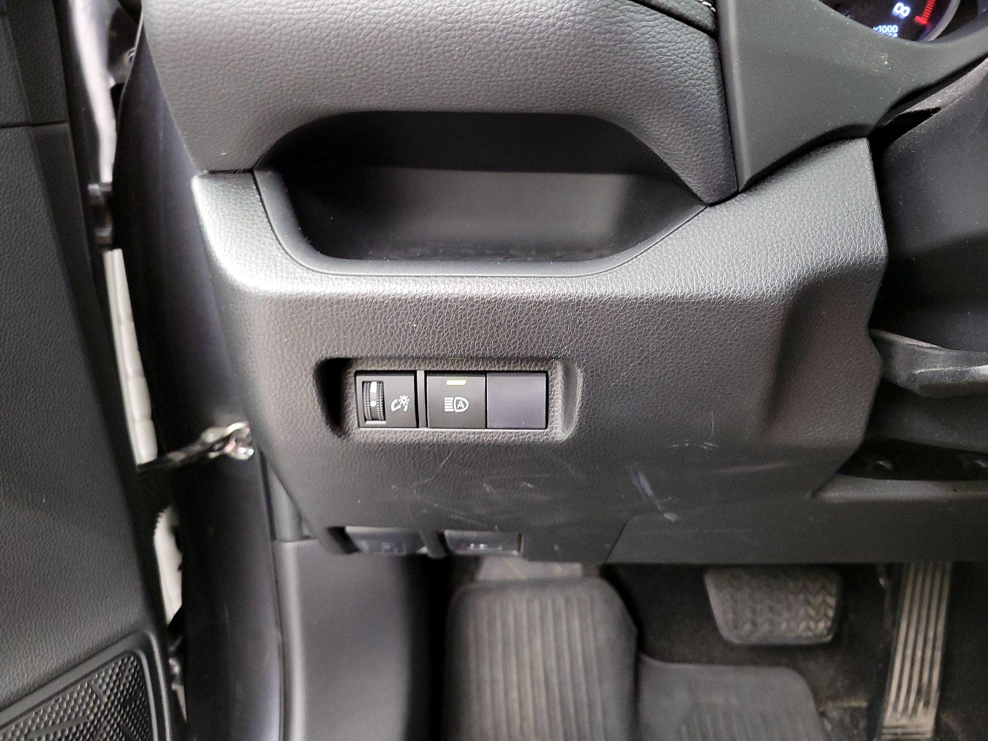 Thumbnail: 2019 Toyota RAV4 - 13