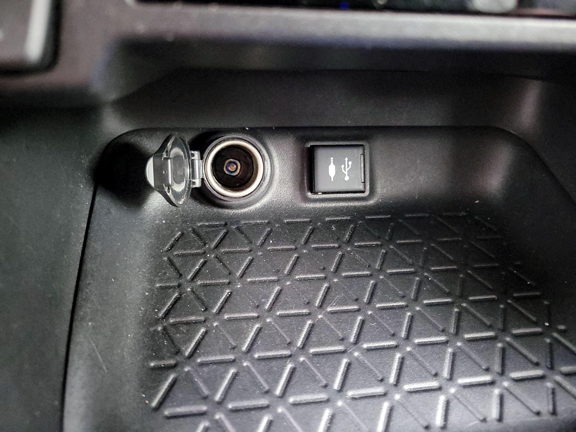 Thumbnail: 2019 Toyota RAV4 - 18