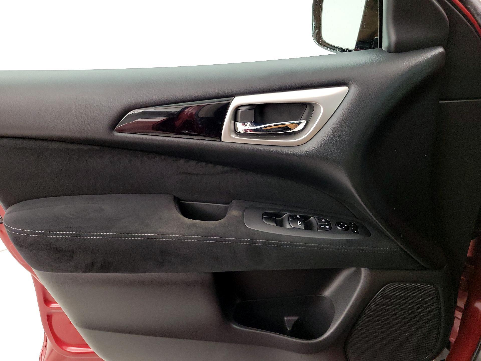 Thumbnail: 2014 Nissan Pathfinder - 12