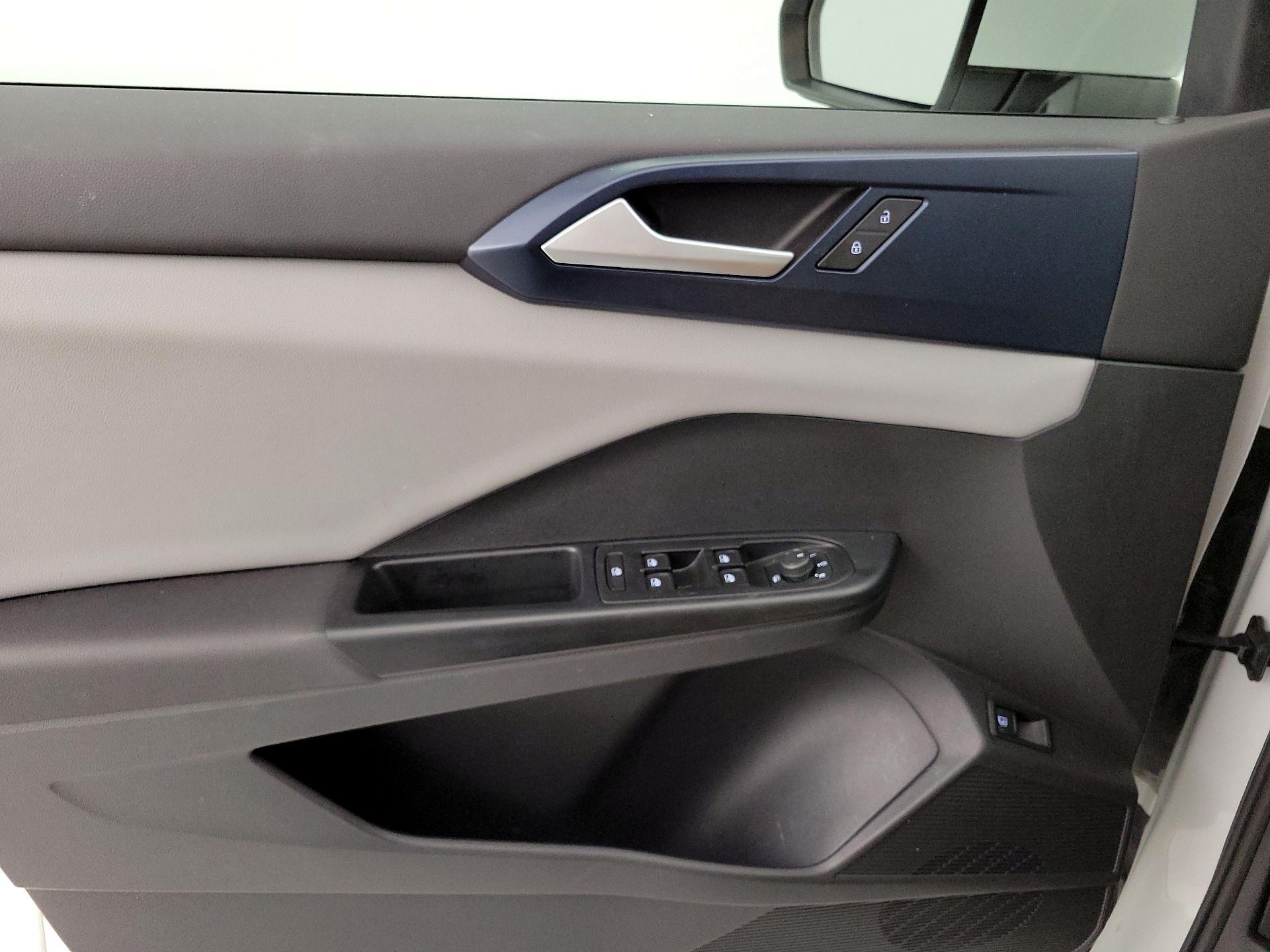 Thumbnail: 2022 Volkswagen Taos - 12