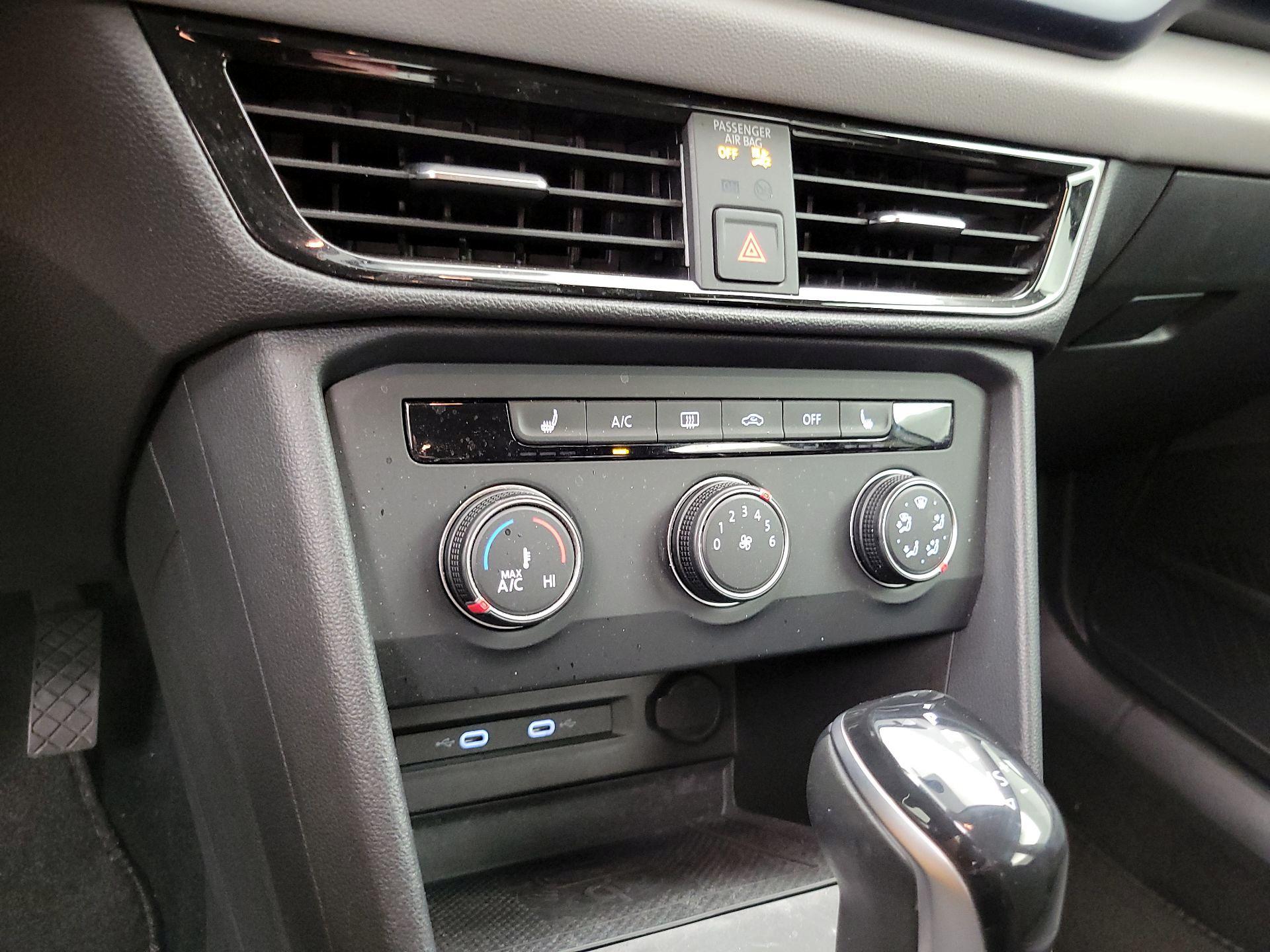 Thumbnail: 2022 Volkswagen Taos - 16