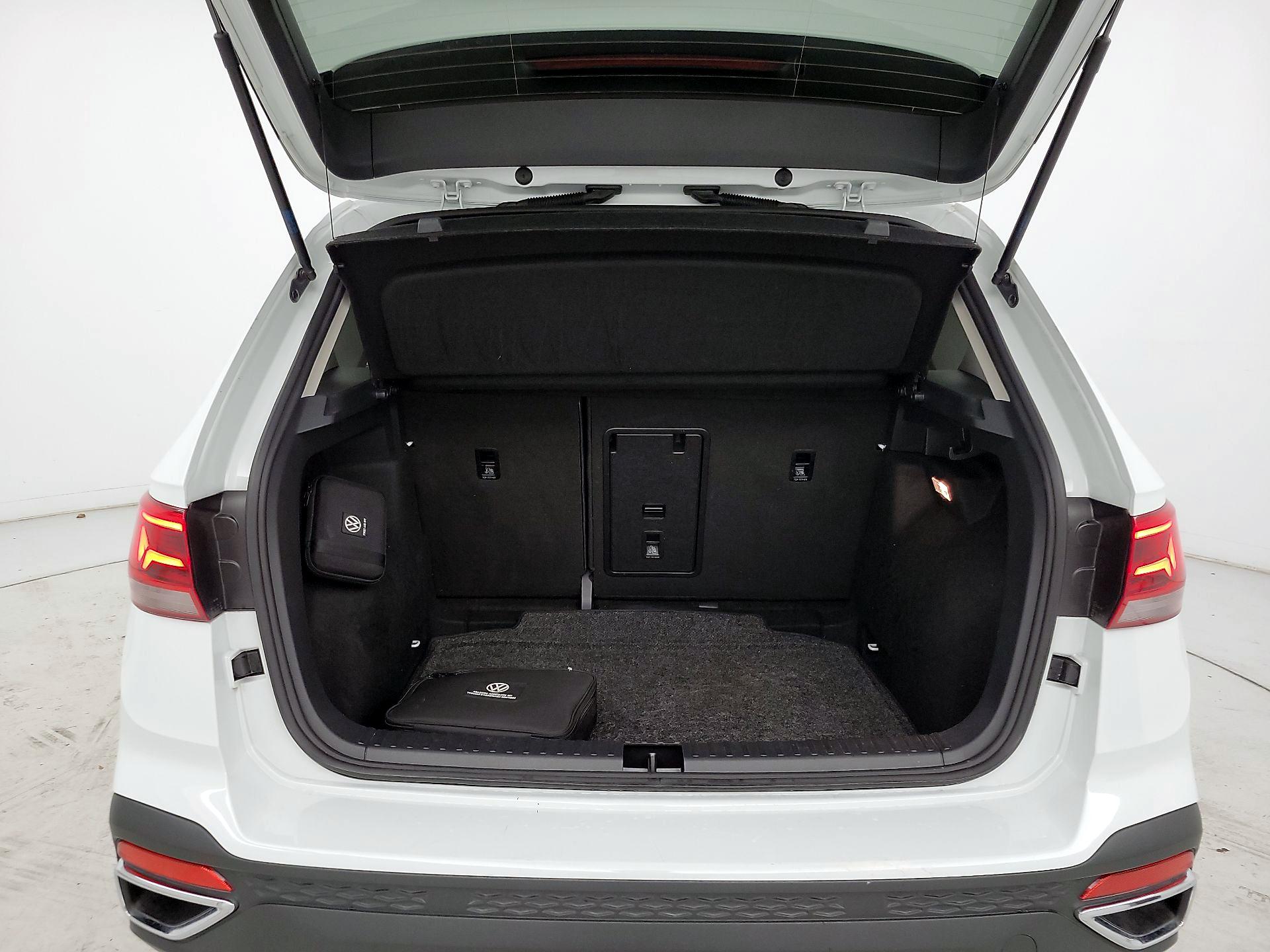 Thumbnail: 2022 Volkswagen Taos - 20