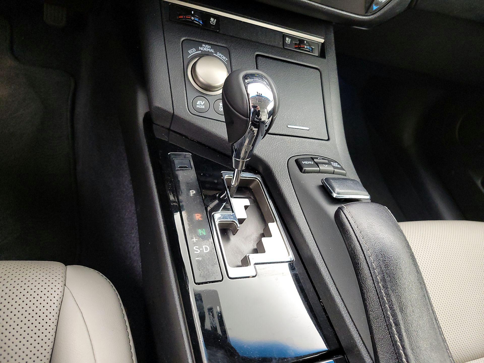 Thumbnail: 2014 Lexus ES - 18