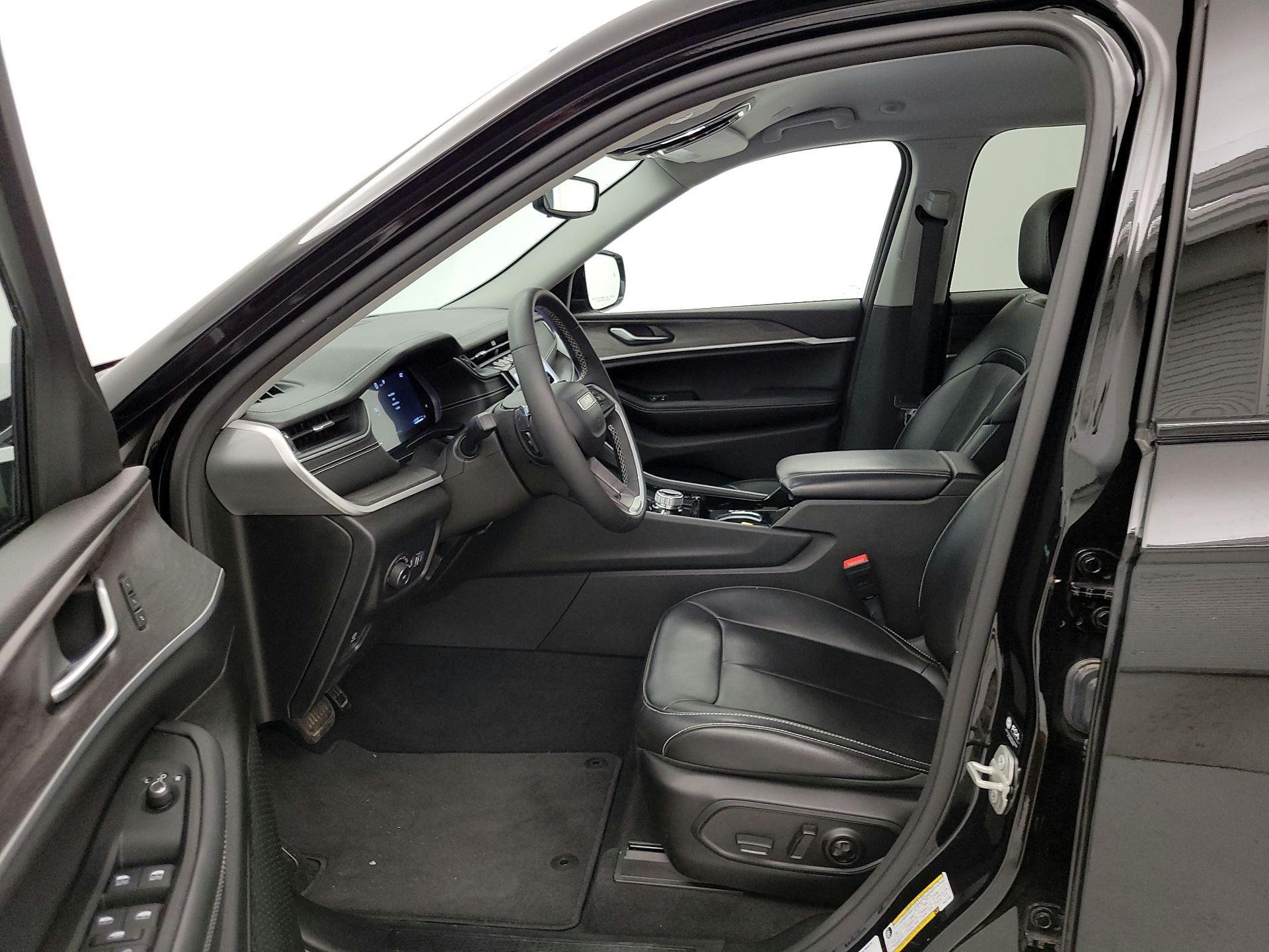 Thumbnail: 2023 Jeep Grand Cherokee - 11