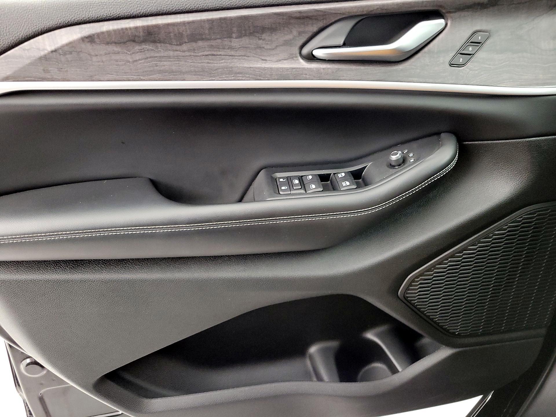 Thumbnail: 2023 Jeep Grand Cherokee - 12