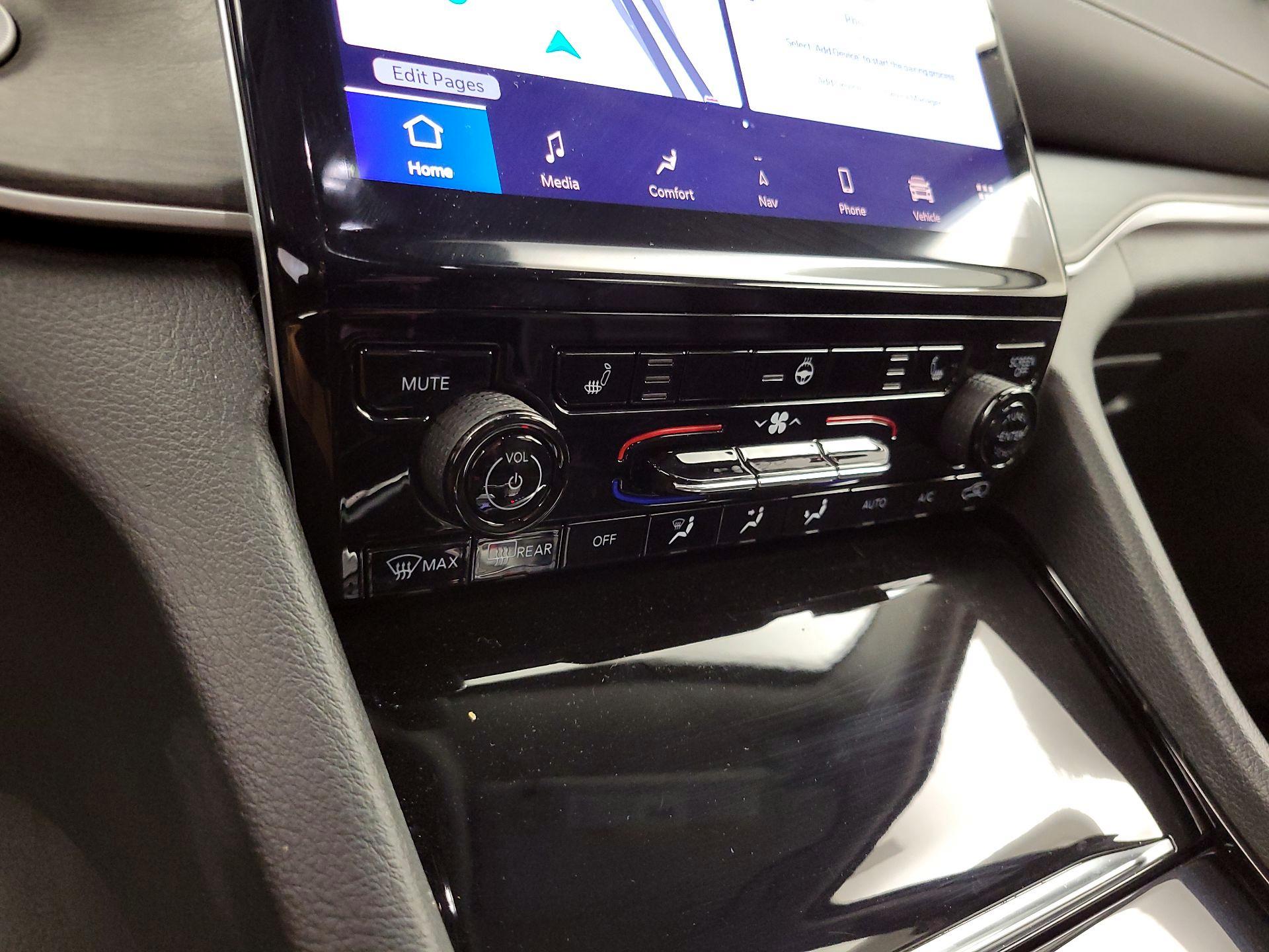 Thumbnail: 2023 Jeep Grand Cherokee - 17